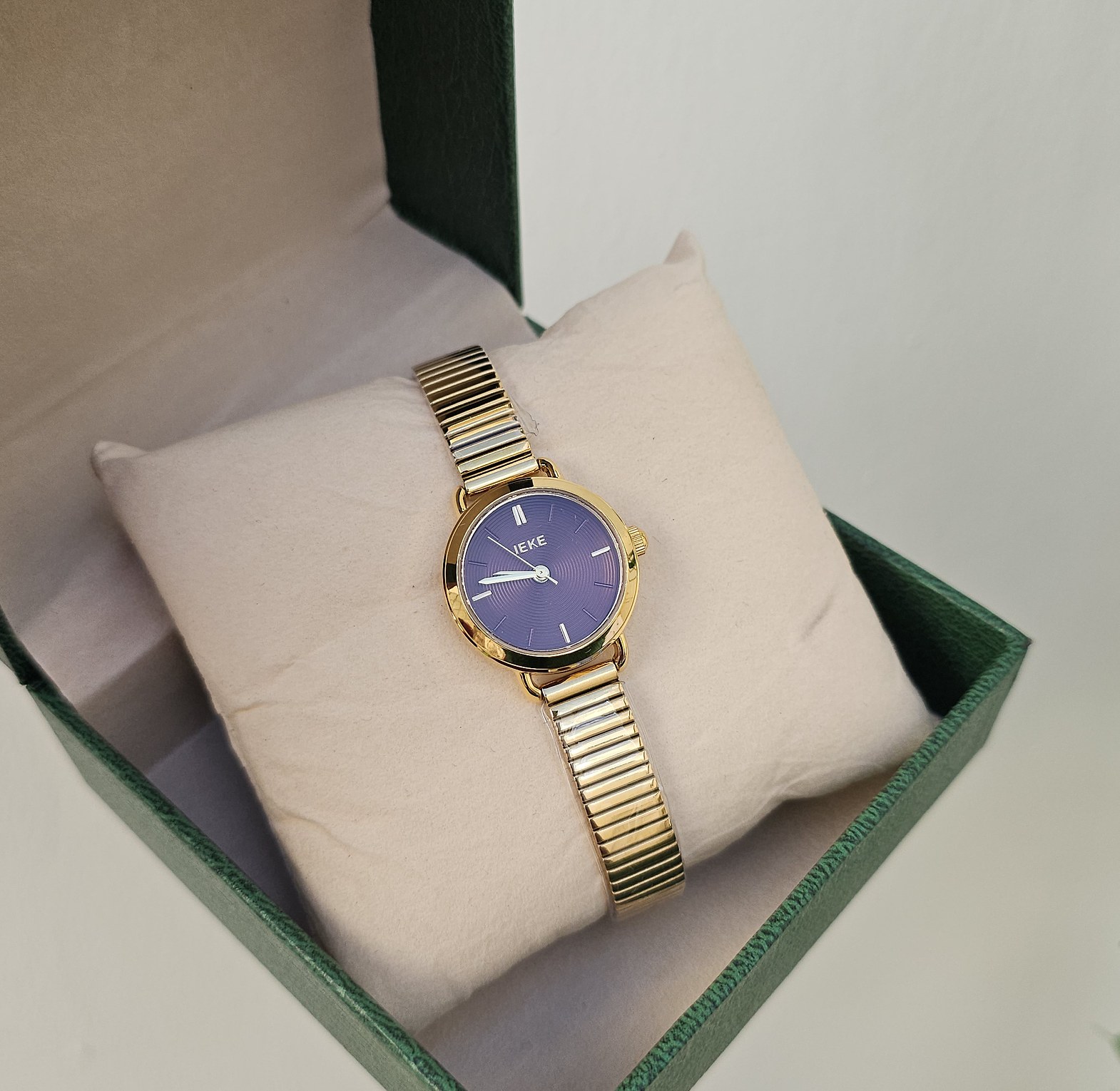 Round classic ieke watch  image