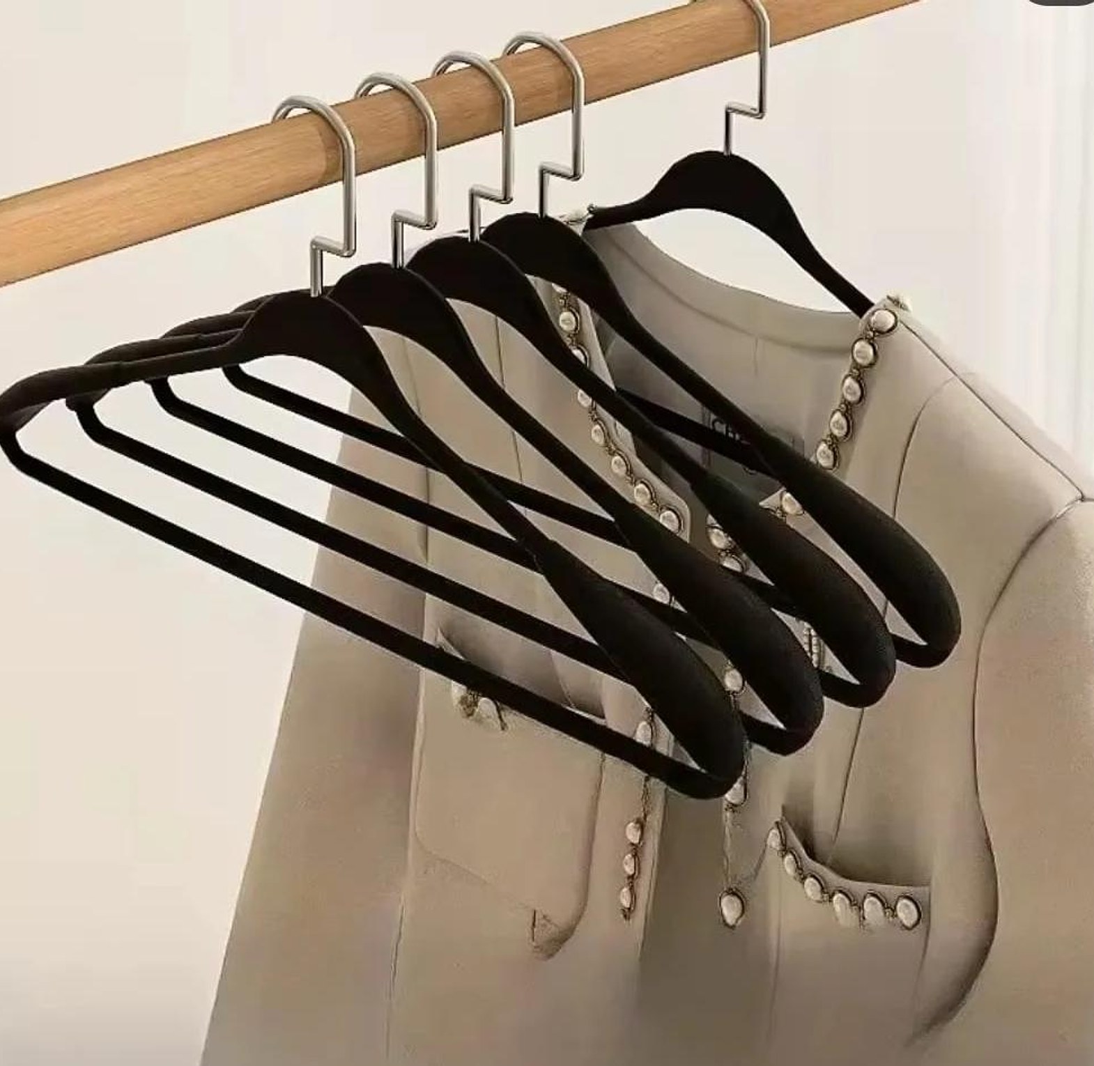 New Arc-Shaped Thickened Clothes Hanger image