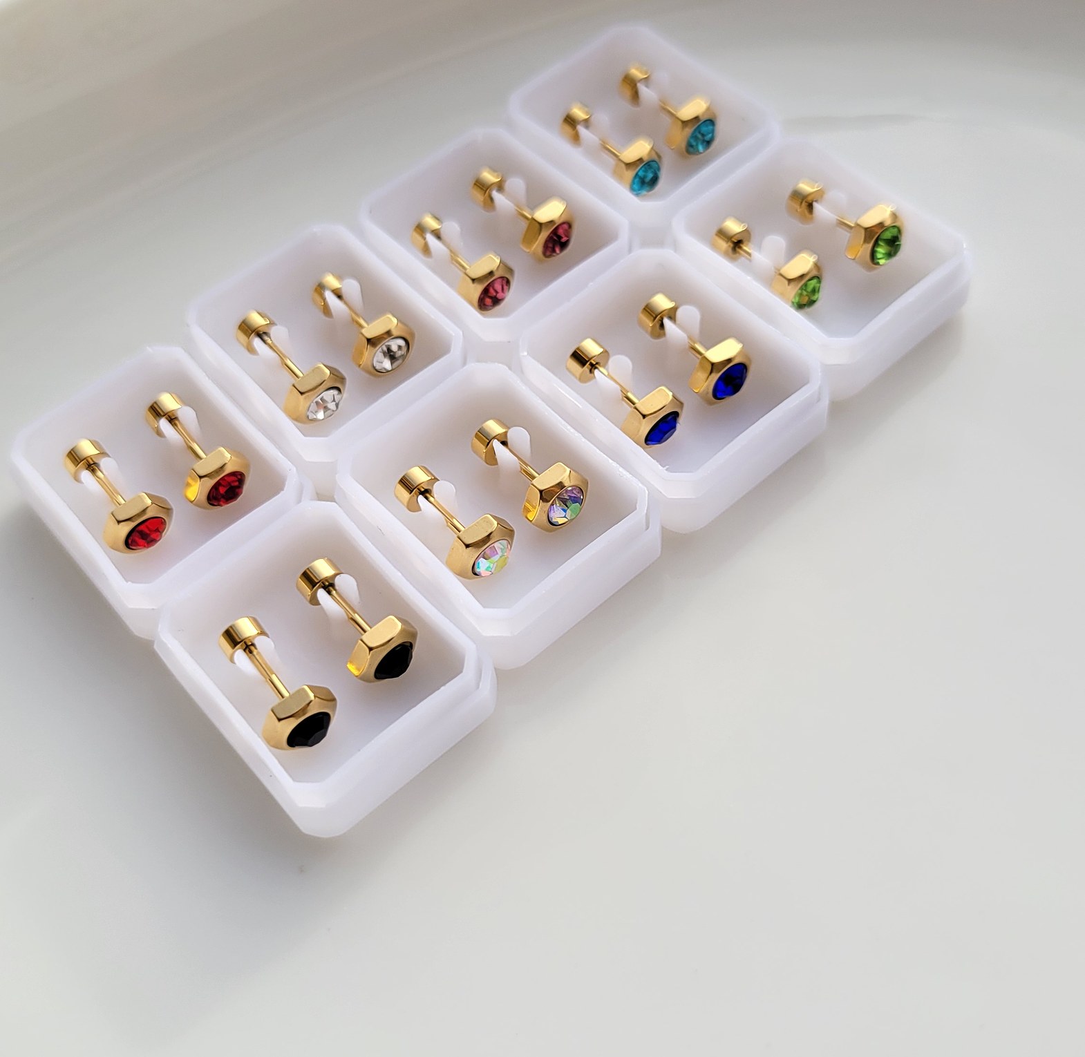 Screw studs image