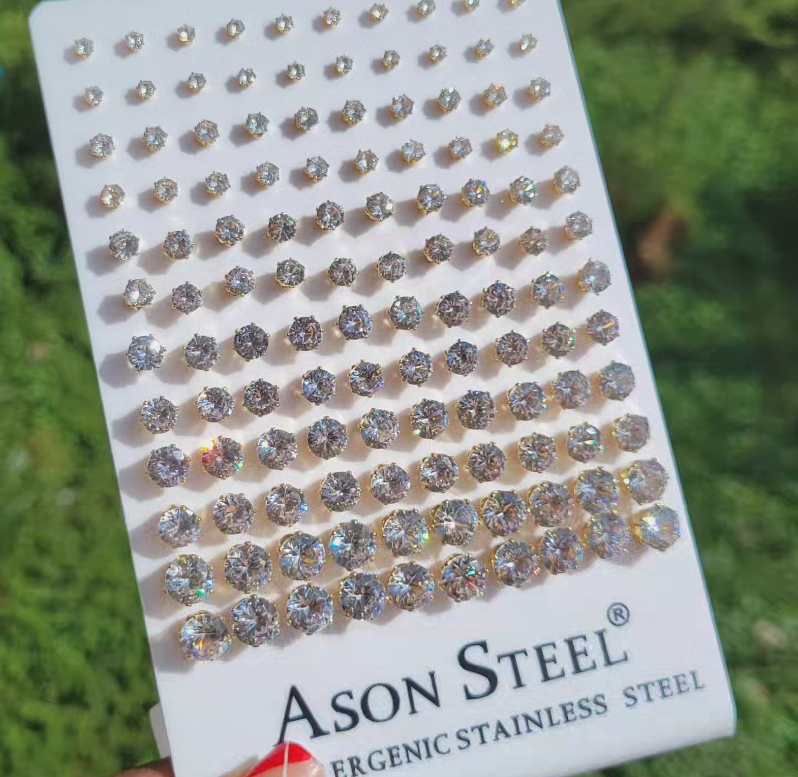 Colourless studs image