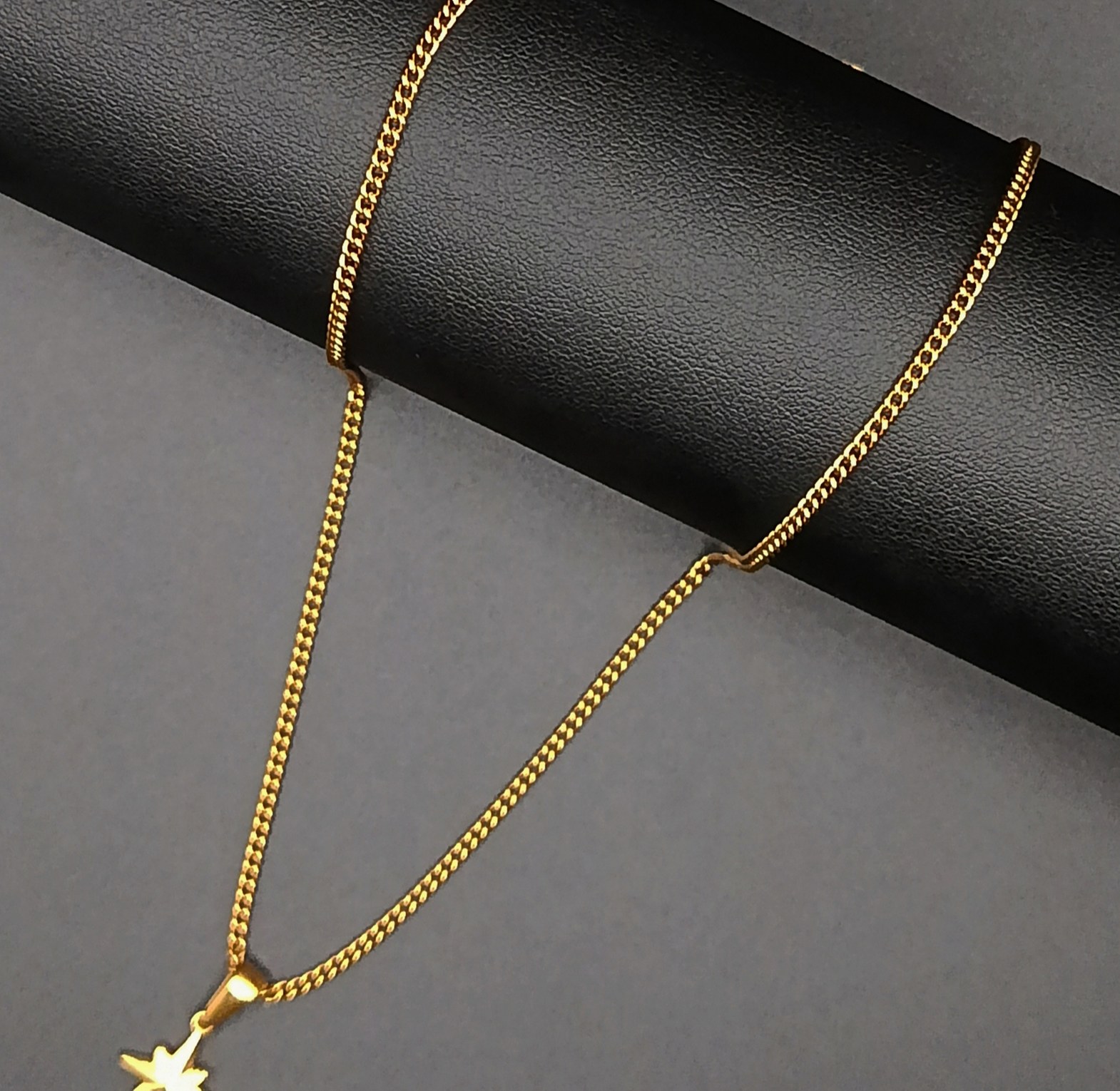 Gold star pendant necklace  image