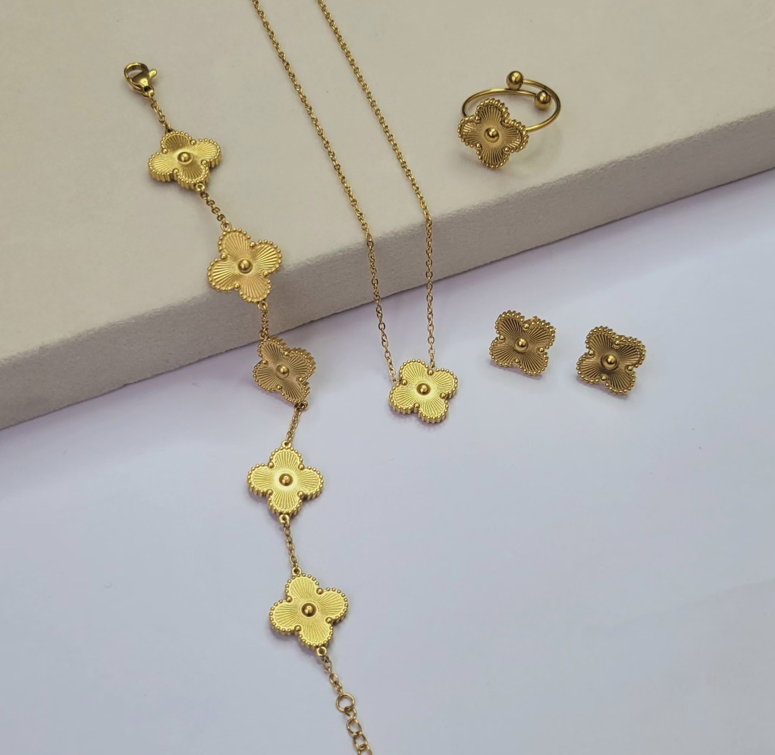 Clover leaf sets  image