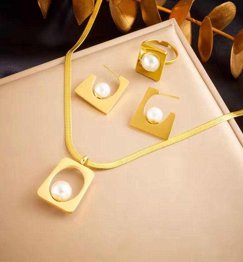 Modernist Pearl Geometry Set image