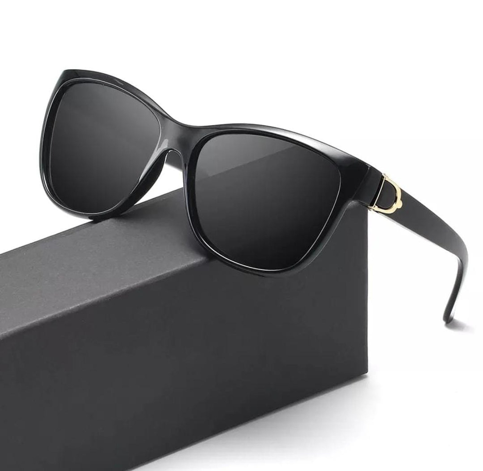 Polarized sunglasses image