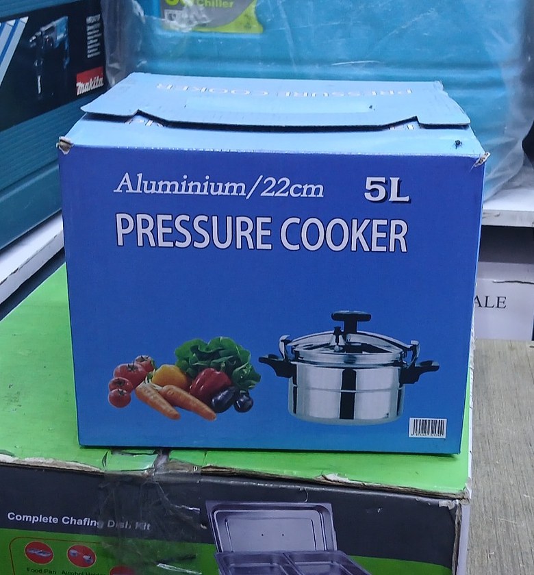 Pressure cooker 5 litres image