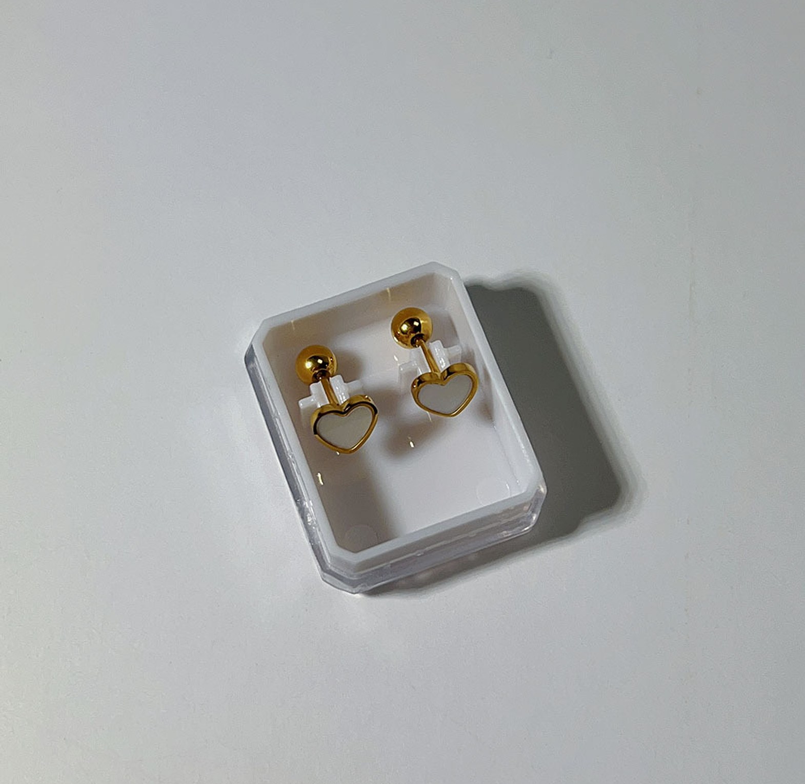 Heart studs image