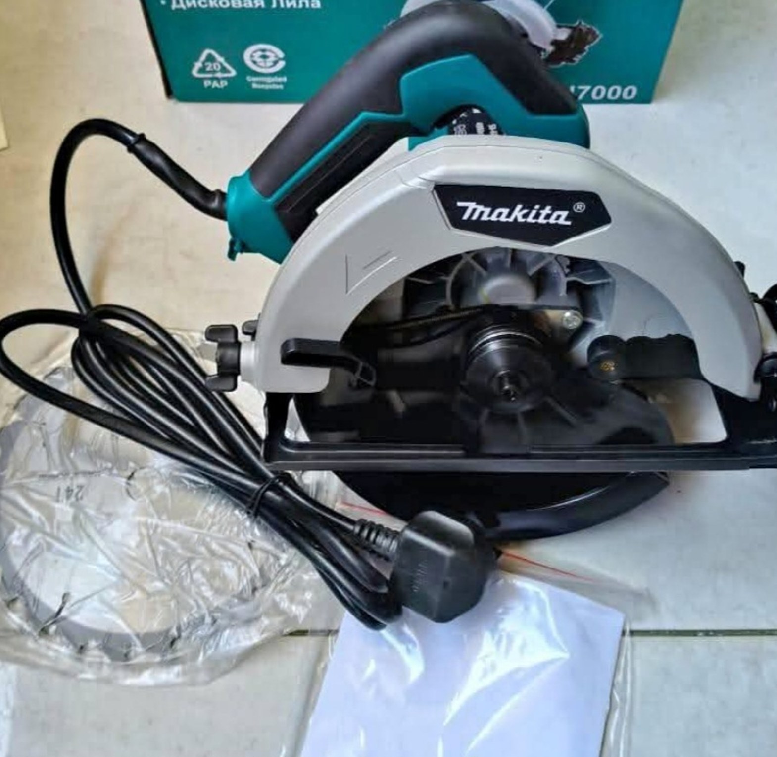Circular saw makita image