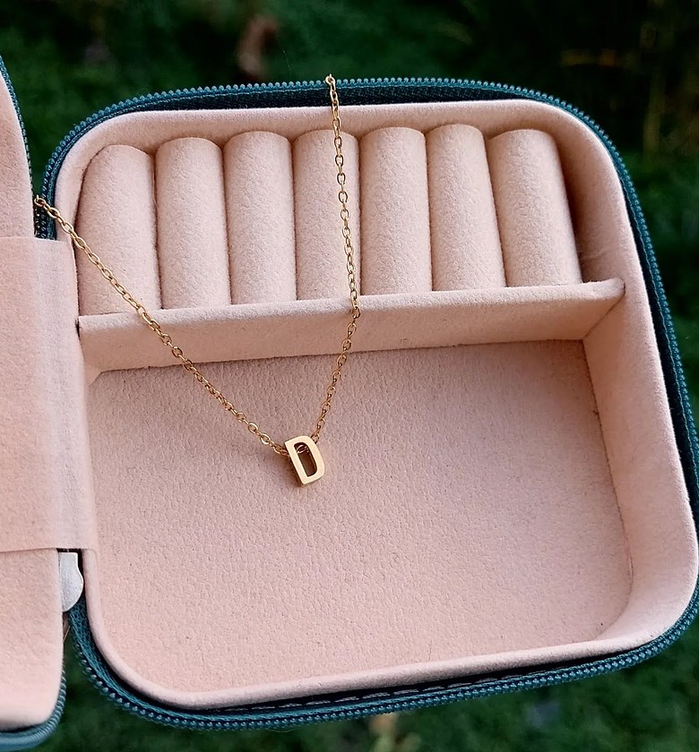 Plain Gold D image