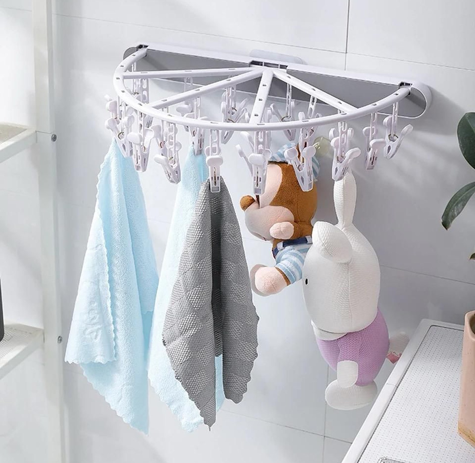 24Clip Foldable Clothes Hanger image