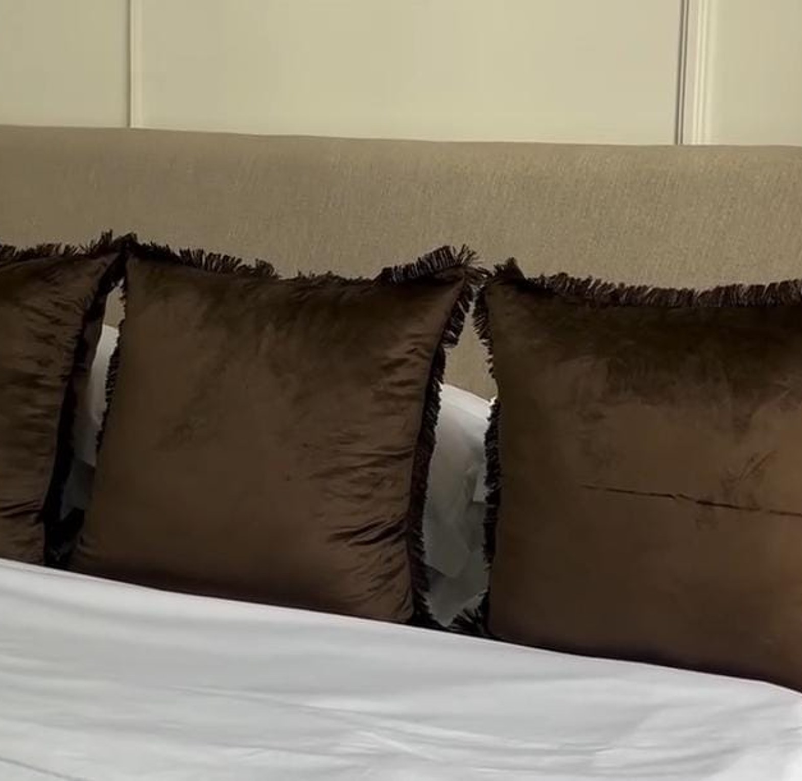 Linen ruffle pillows 60*60 image