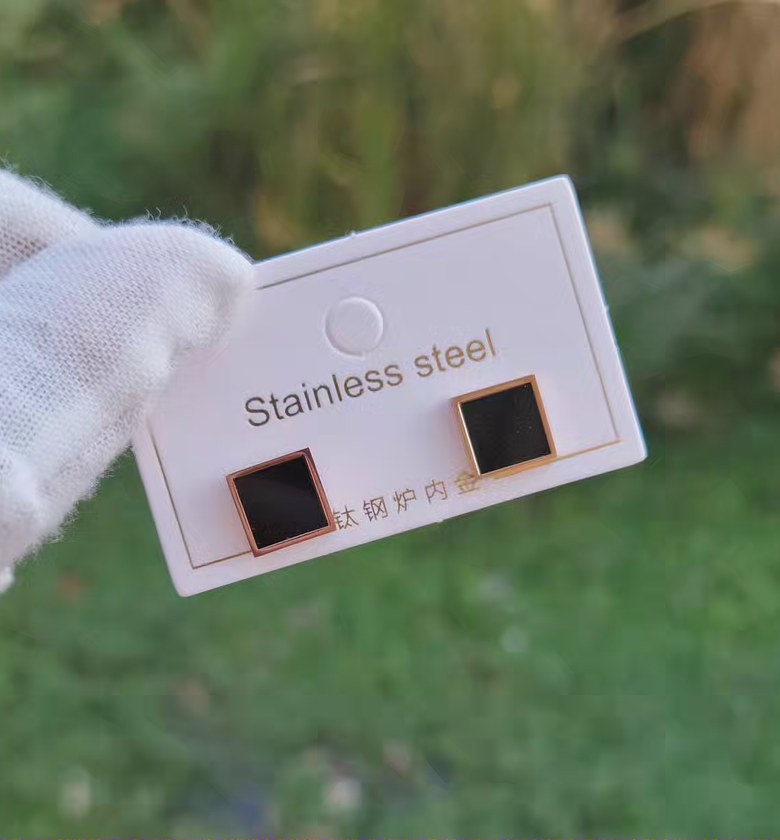 Black stud image