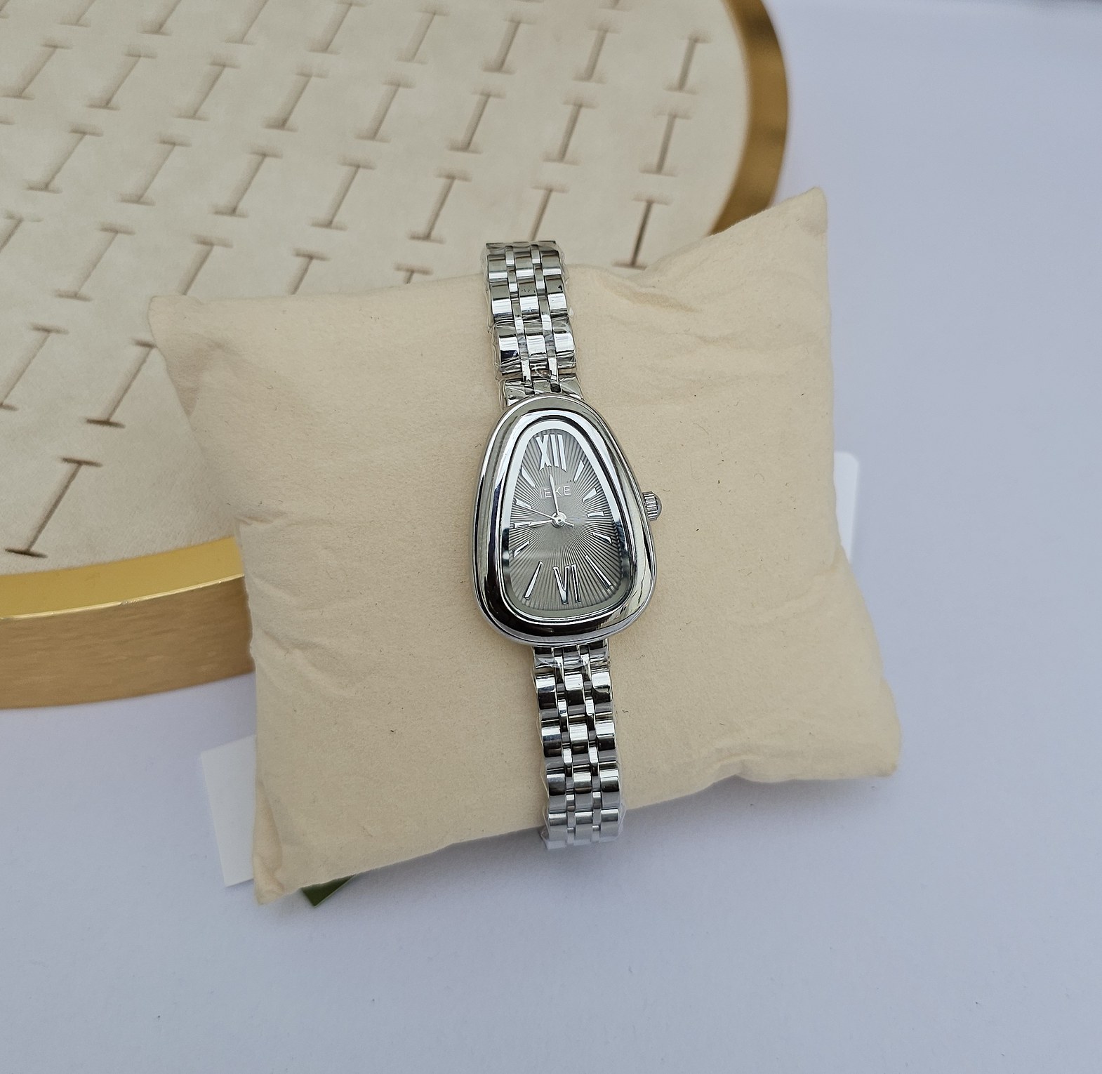 Serpentine vintage watches  image