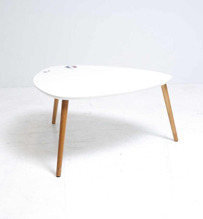 TABLE CENTER LARGE TRIANG image