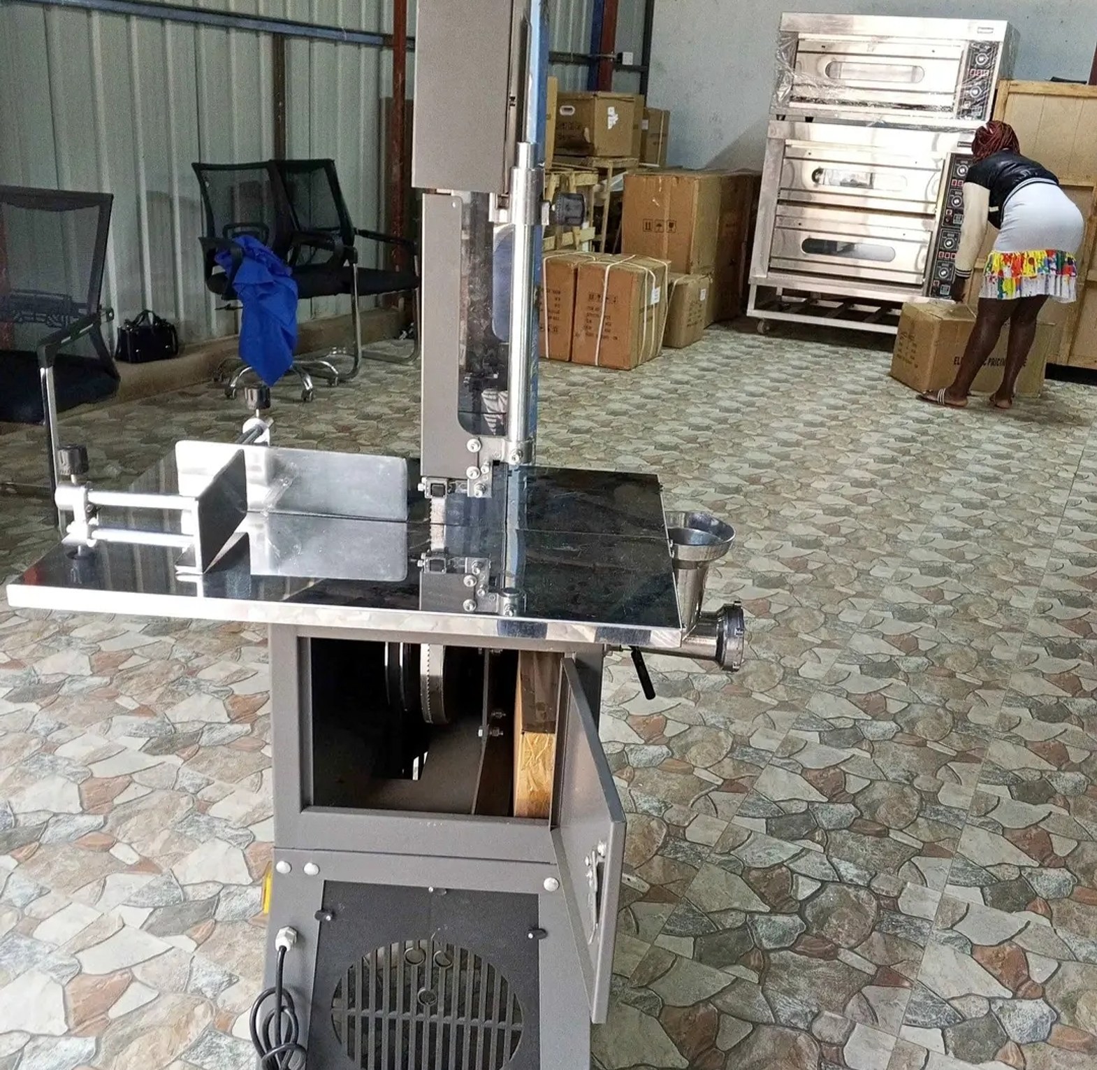 Bone saw machine with a mincer  image