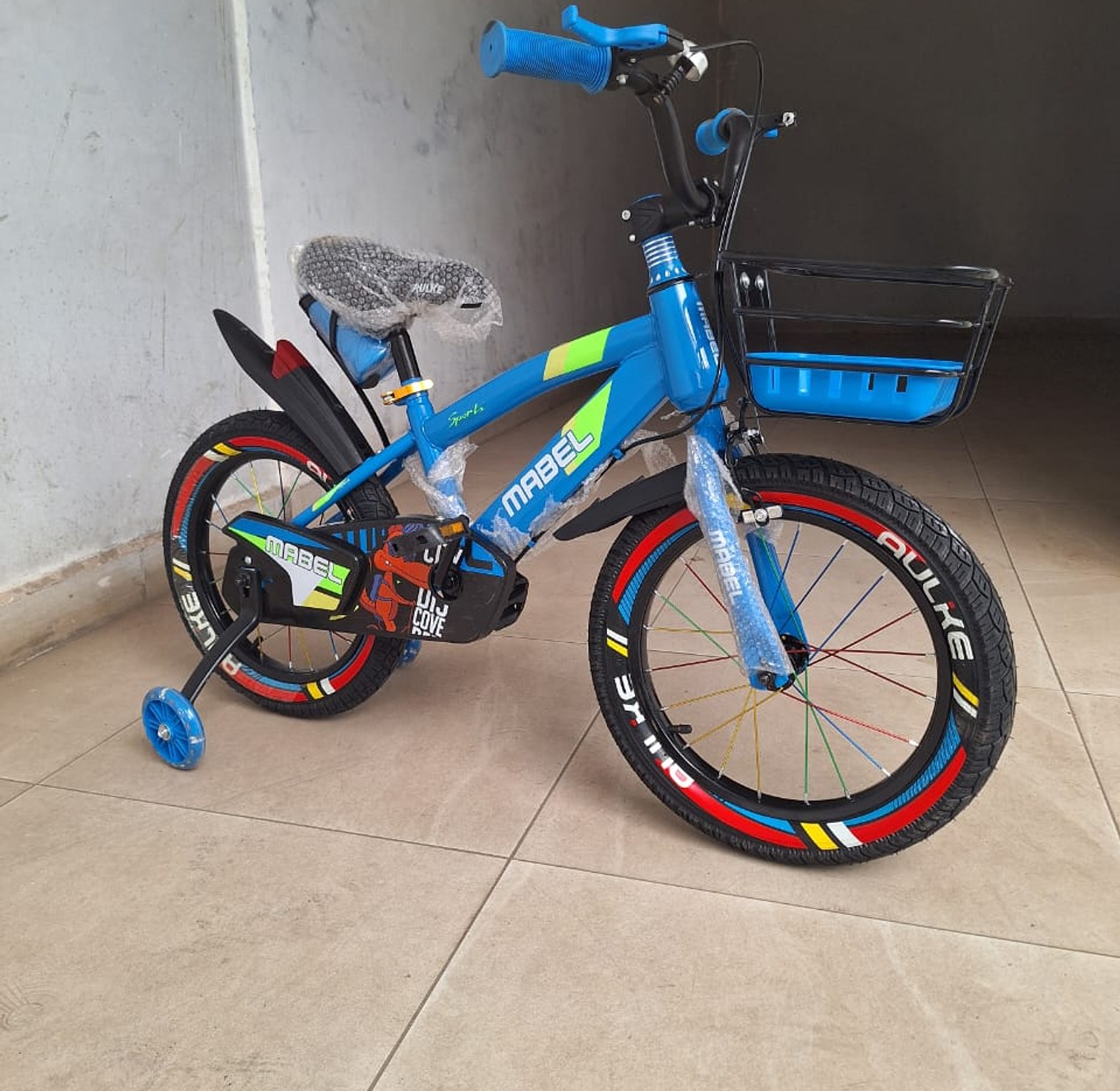 Size 16 kids adjustable bike with a front basket and a heavy duty carrier Age 4 to 8 years image