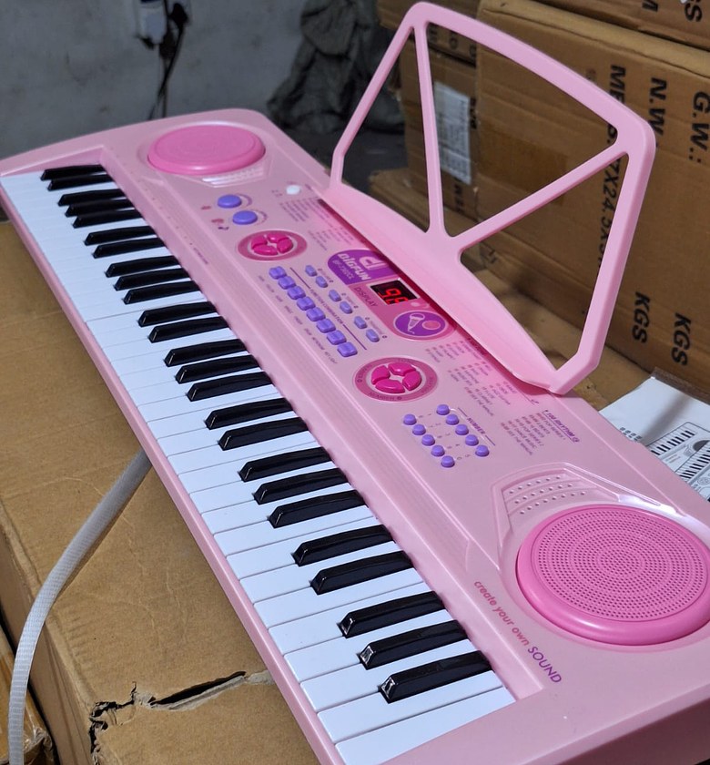 PIANO. BIGFUN 61-key electronic Rechargeable Professional Piano suitable for beginners and music lover With very good sound image