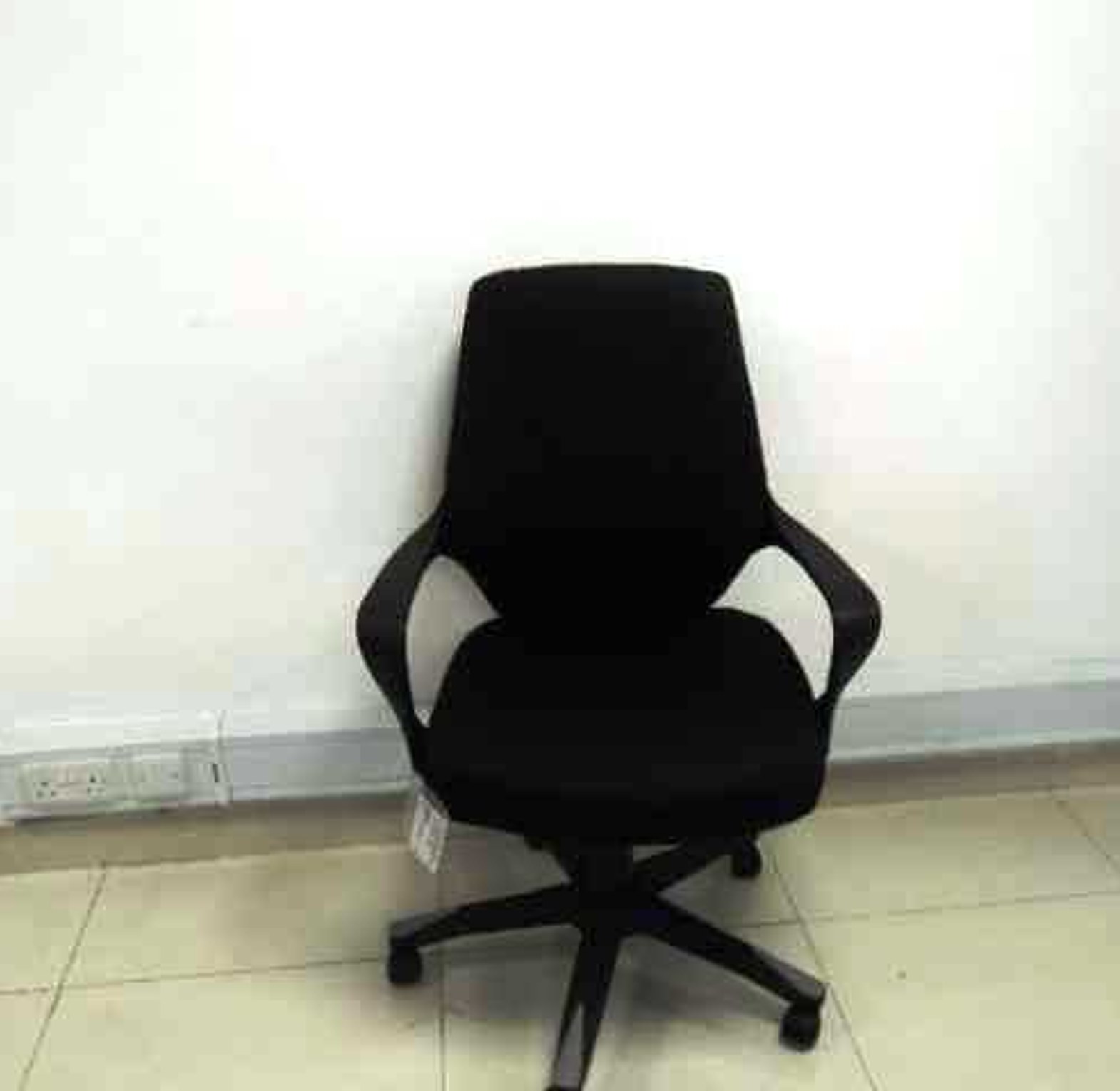LOW BACK OFFICE CHAIR BLA image
