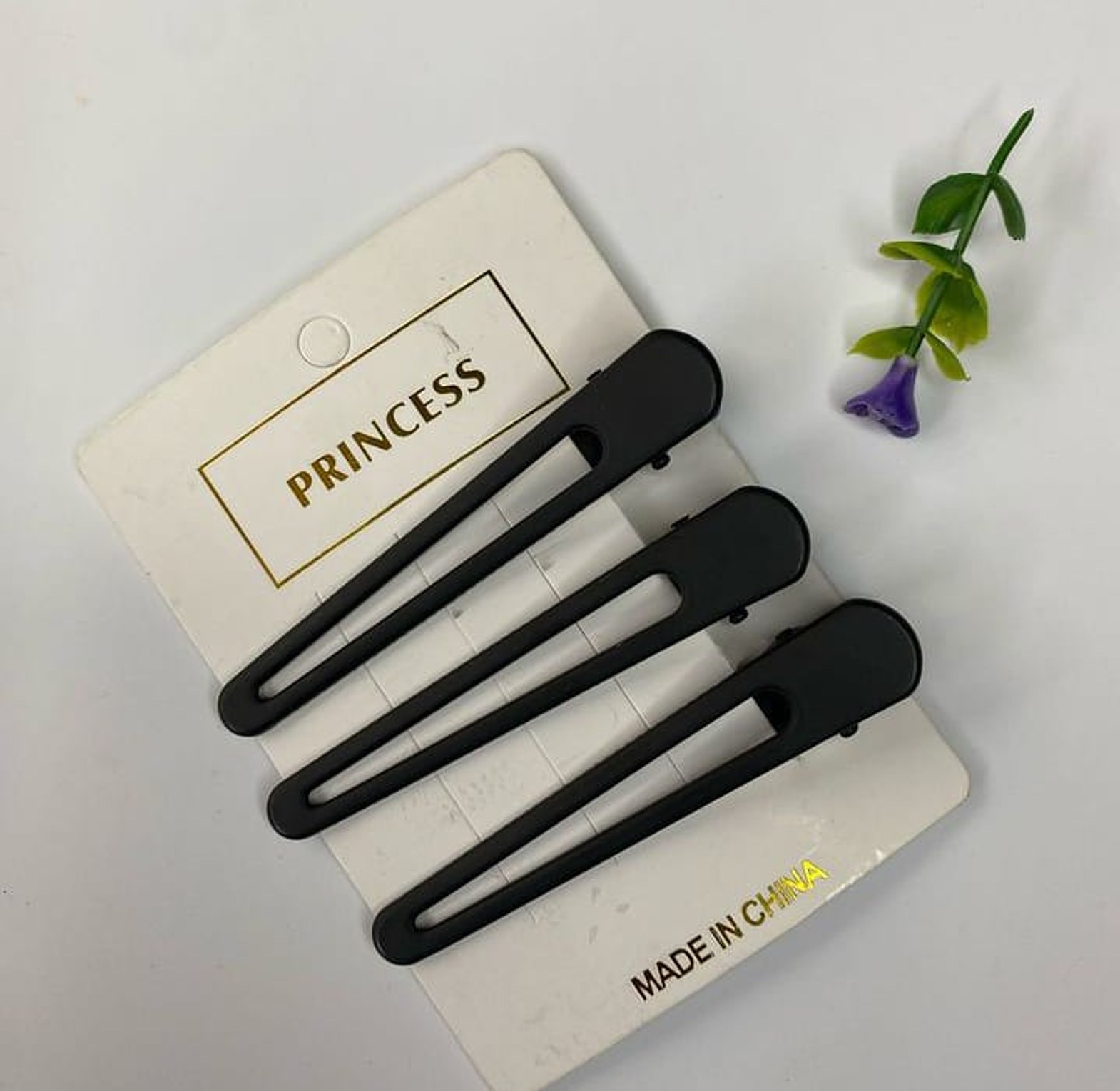Minimalistic Hair Clips image