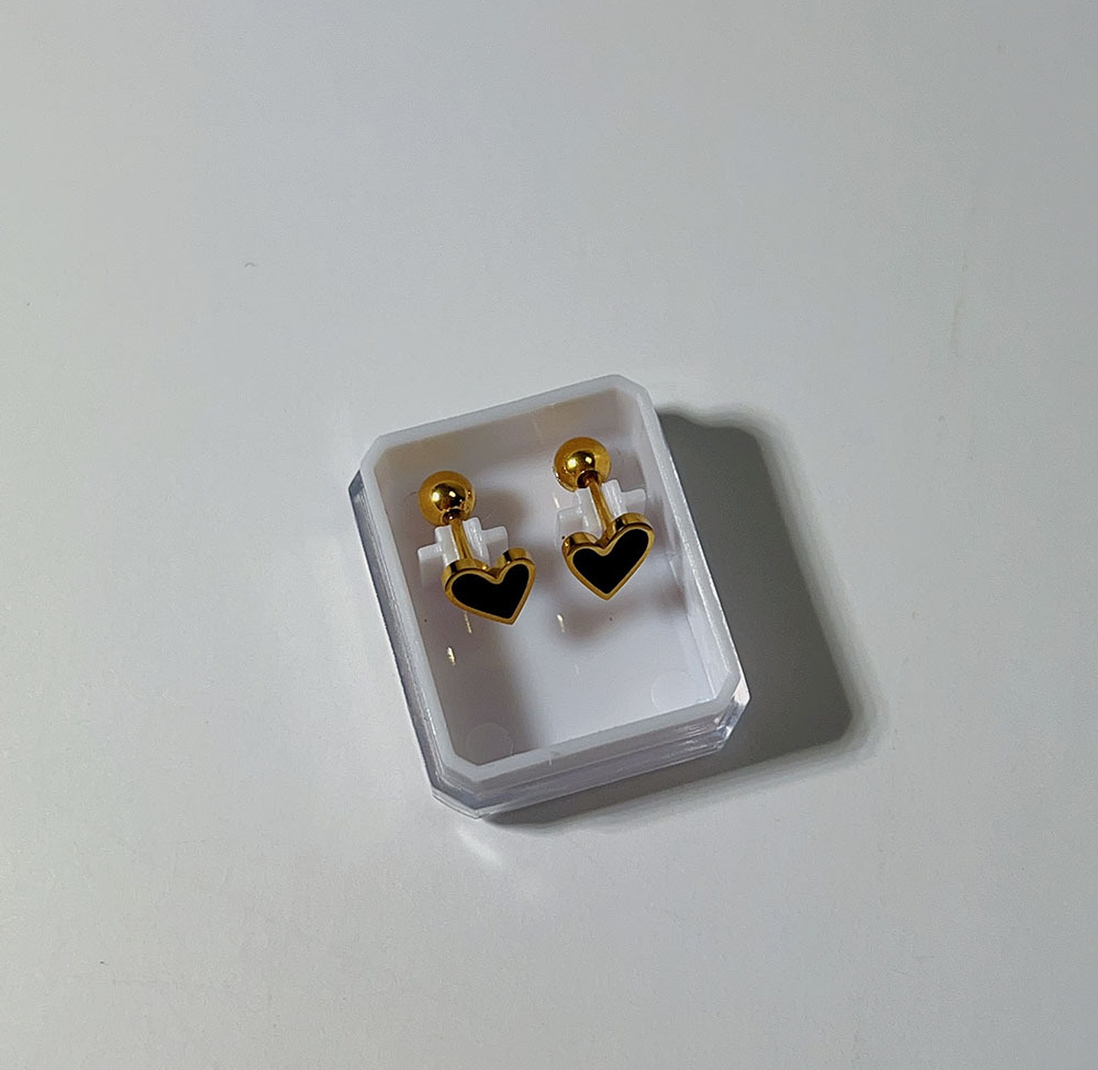Heart studs image