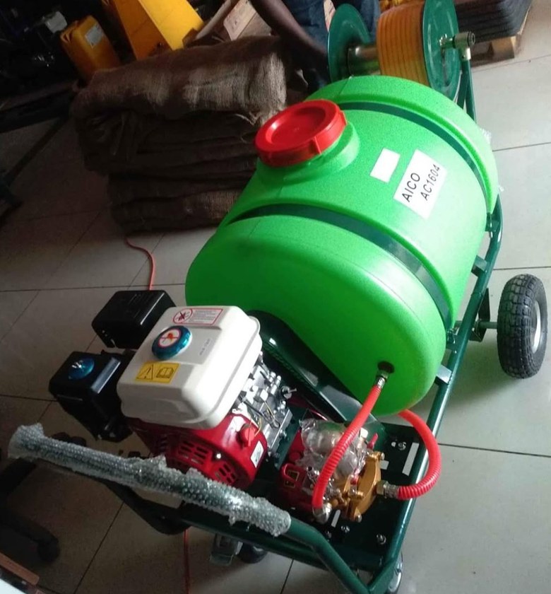 Engine sprayer 160litres 30m hosepipe image