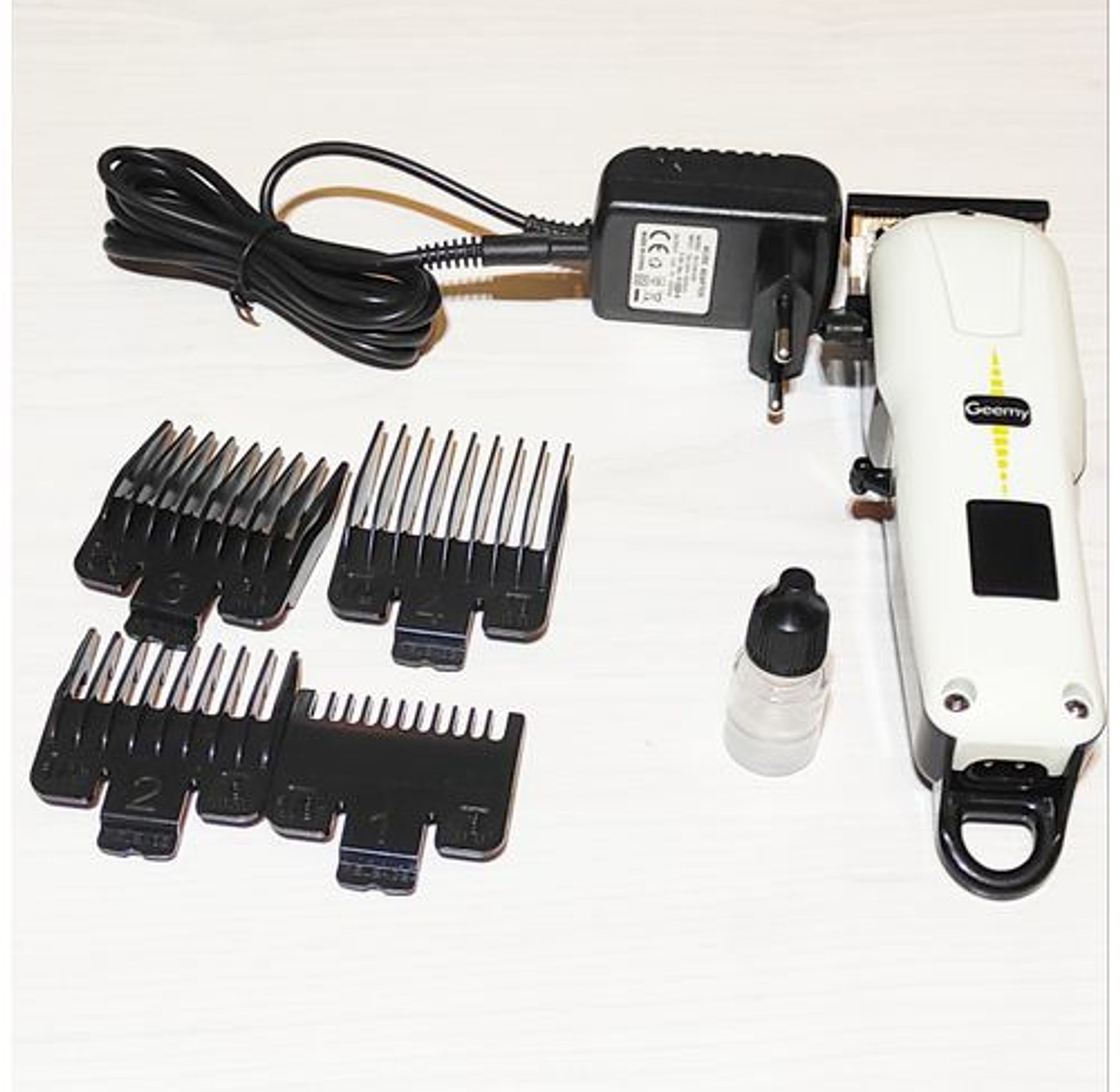 Geemy Rechargeable Cordless Shaving Machine With Indicator image