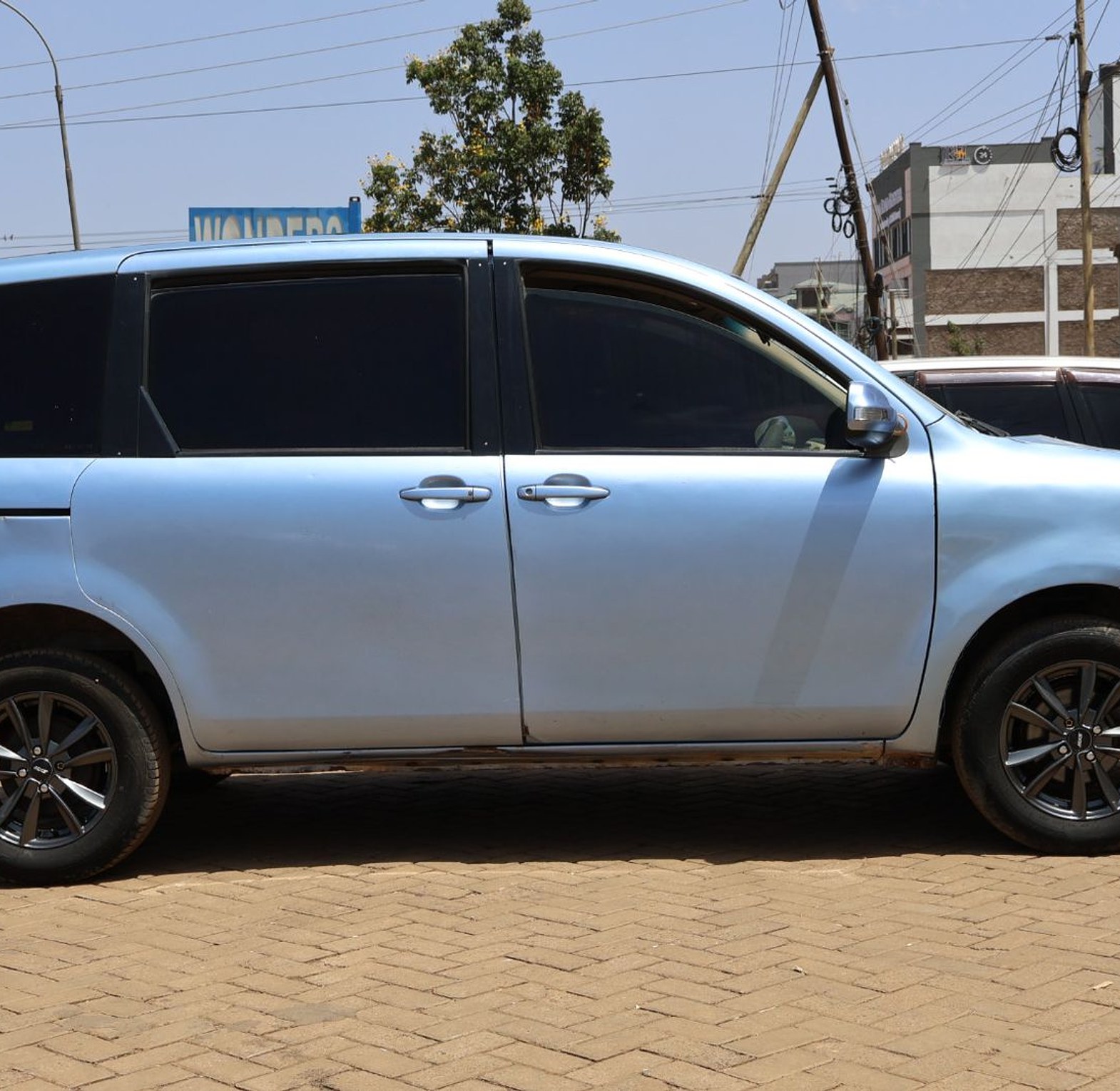 Toyota Sienta KCX, YOM 2012 Model,  Automatic, Rating 1500cc 7 Seater image