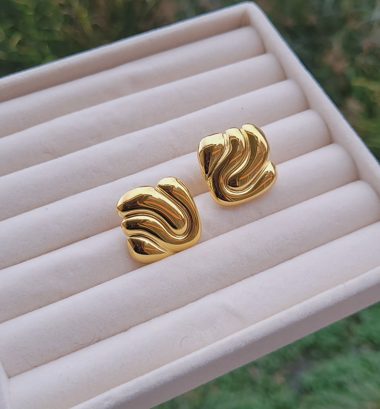 Ribbed hoop image