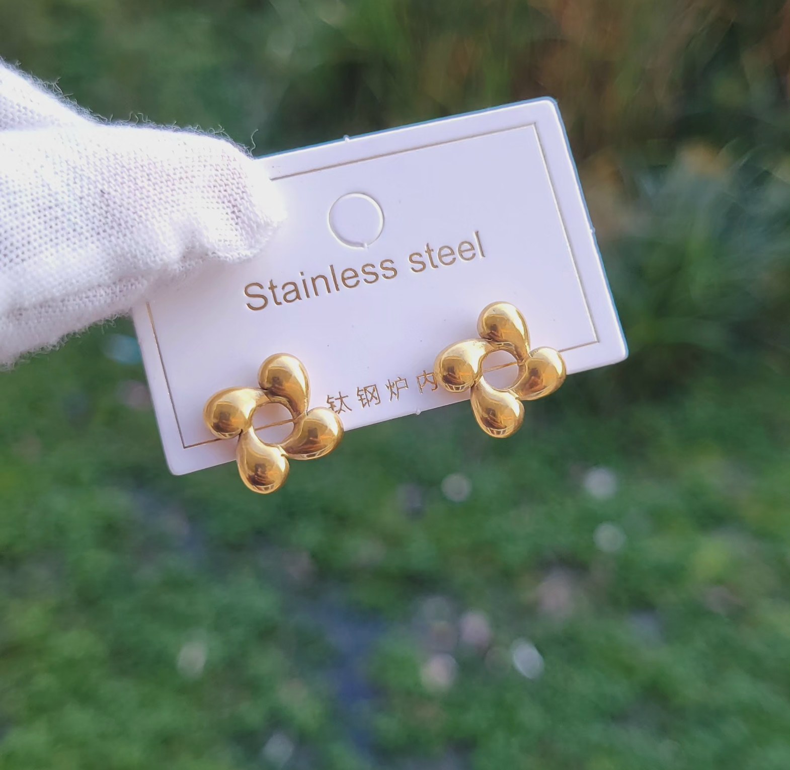 Gold studs image