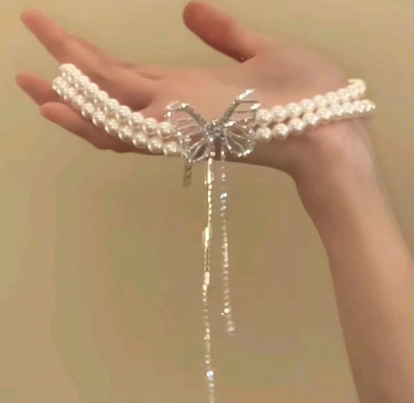 Butterfly choker image
