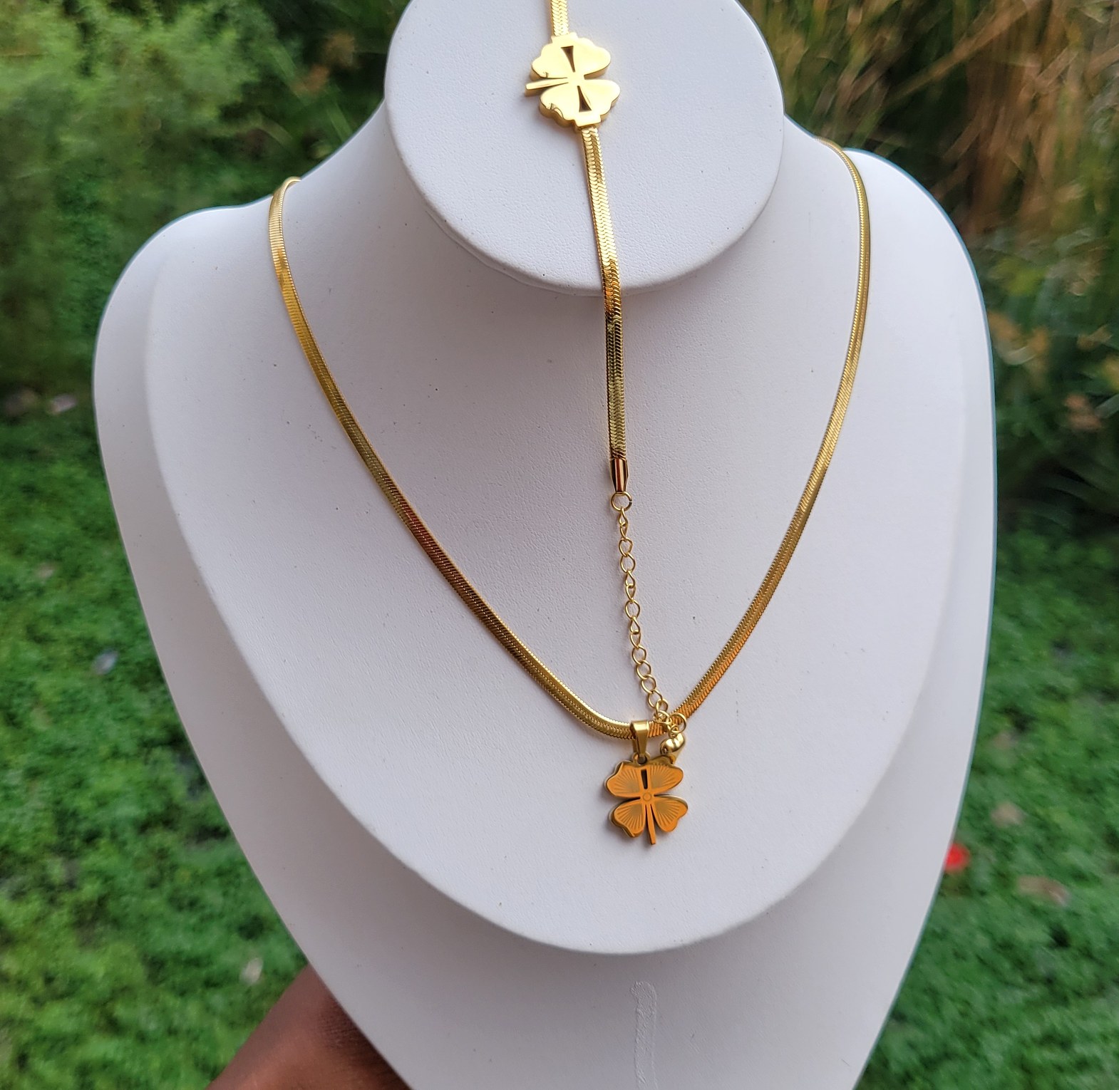 Clover leaf gold set image