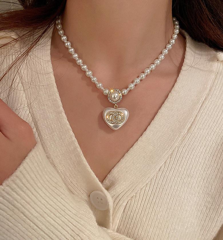 Pearl heart choker image