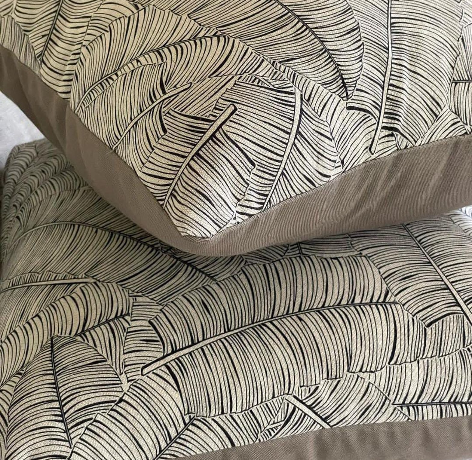 LEAF CUSHION image