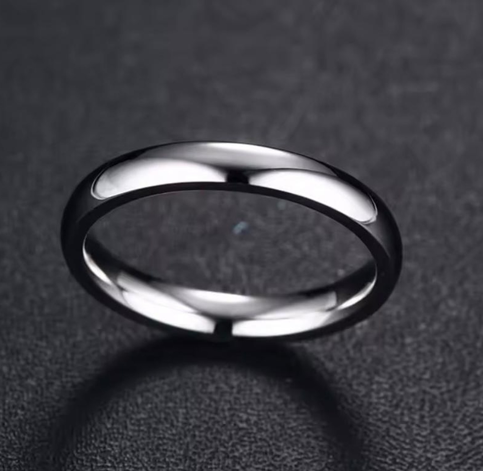 The Classic Soitaire Gold Band Set image