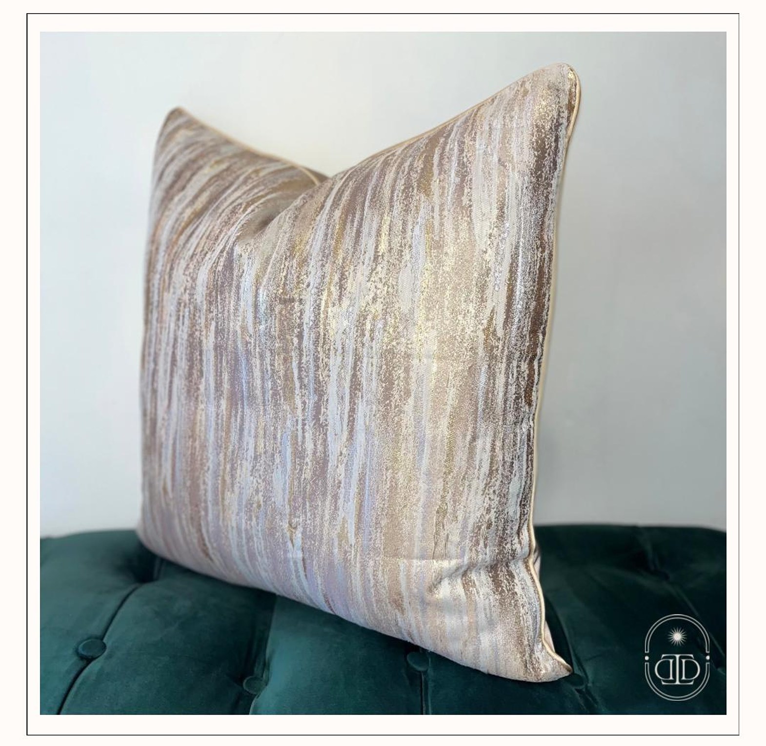 Luxe jacquard cushion cover (gold and silver sheen) image