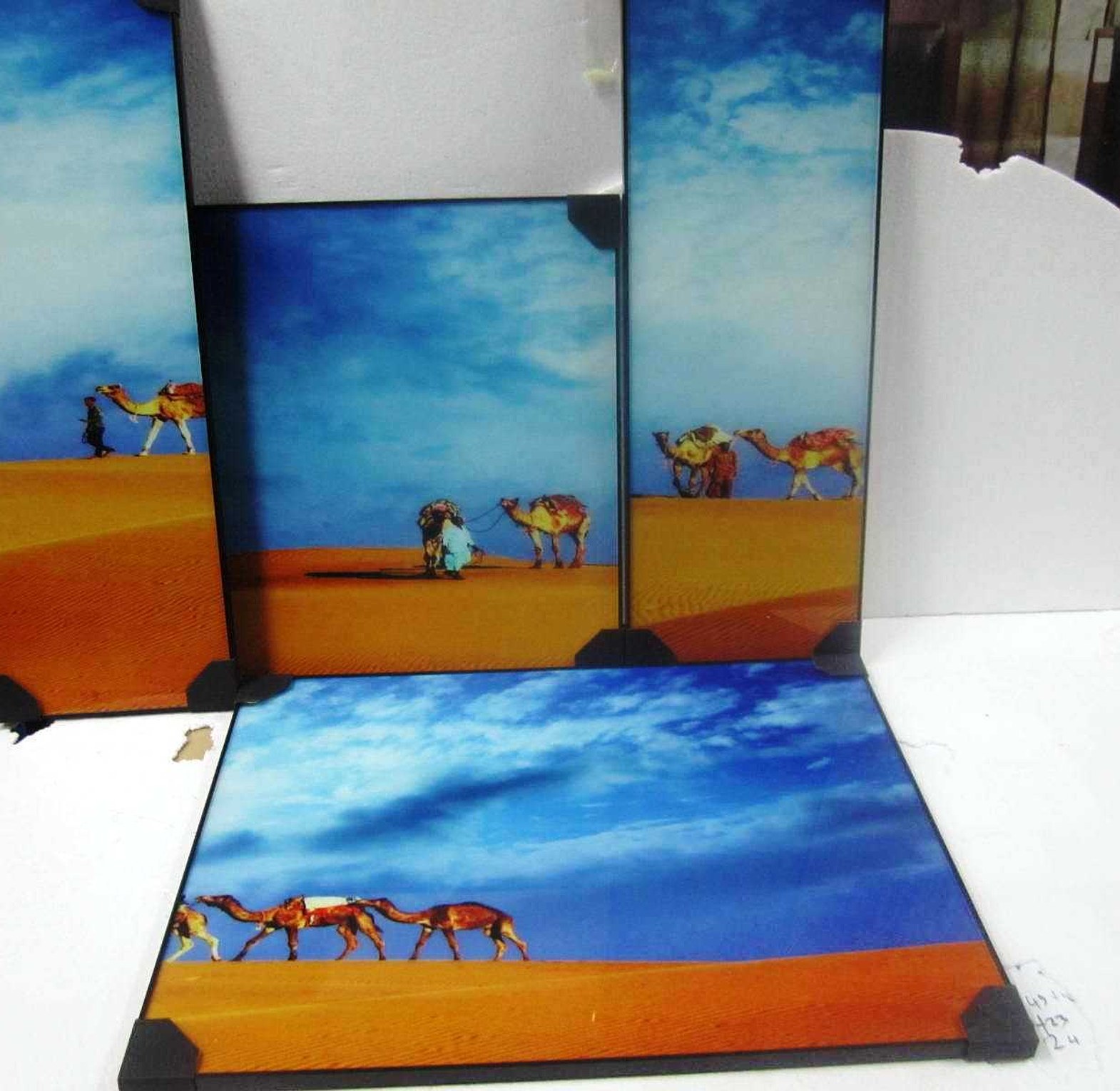TABLE TABLEAU, SET OF 4
P image