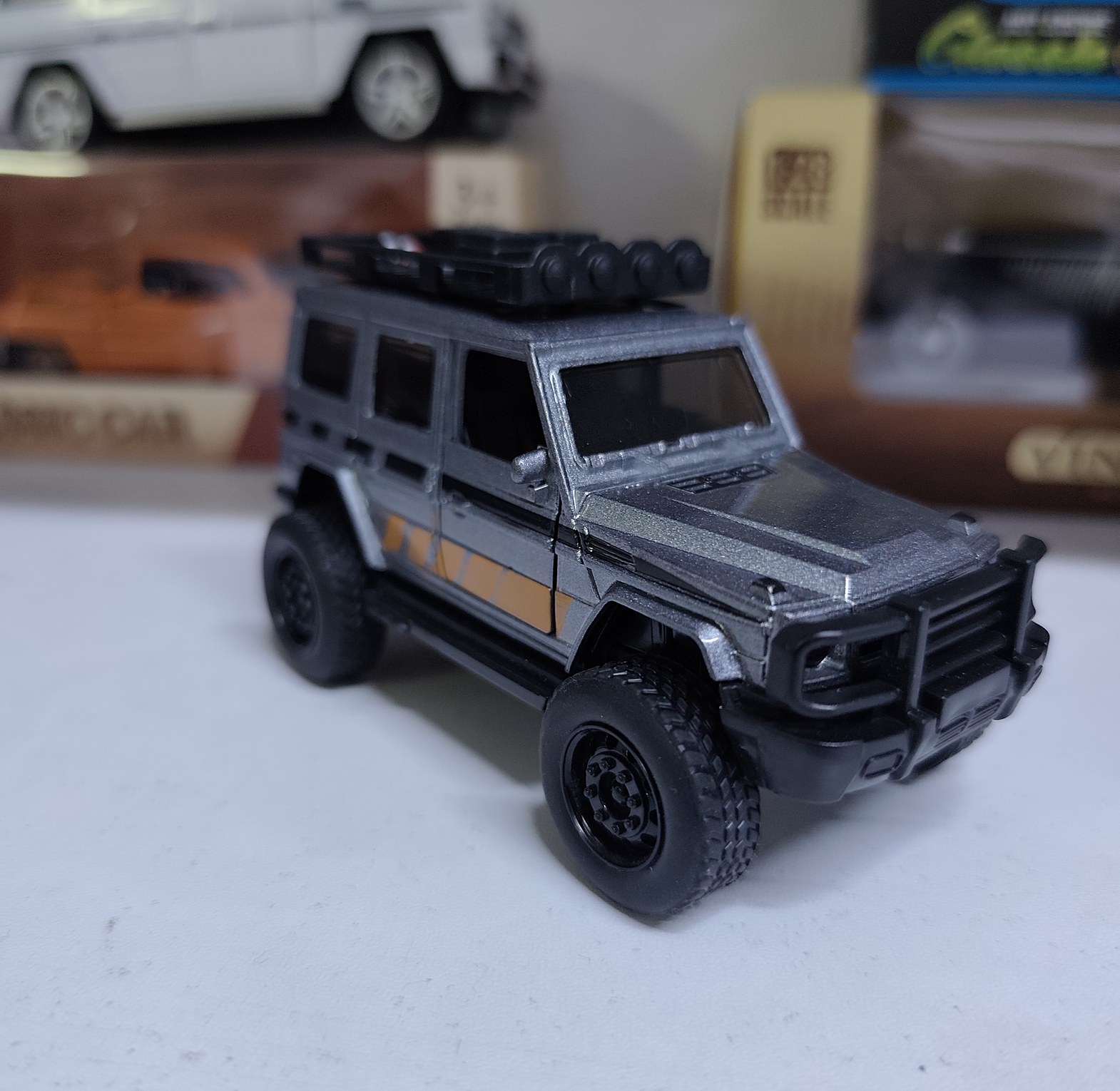 Diecast Metal Offroad SUV Toy Car Model 1:28 Scale Heavy Duty Alloy Collectible Vehicle image