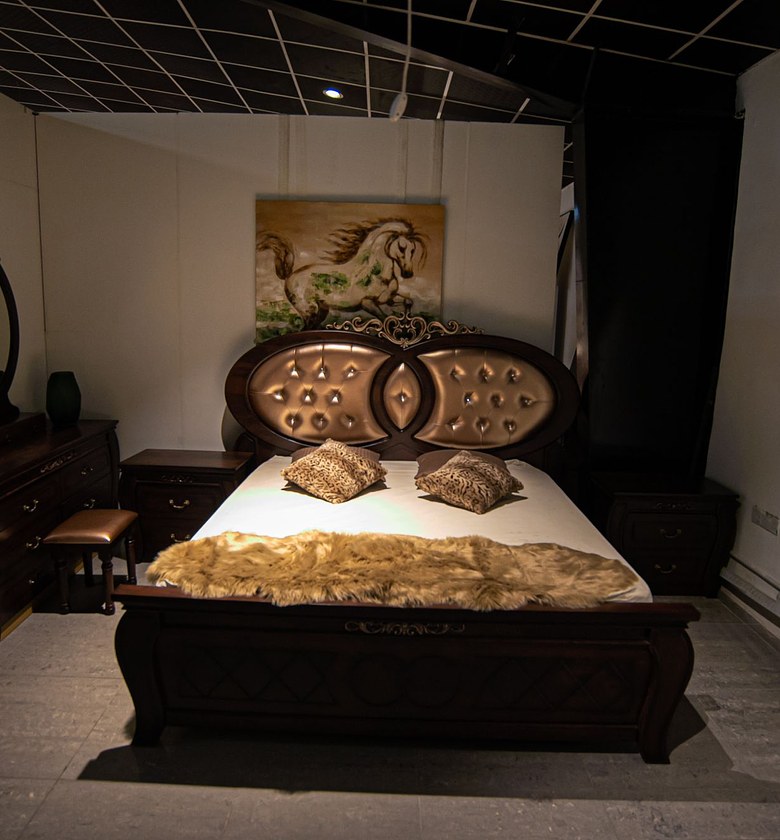 BED 180X200 + 2NSTAND +DRSSER+ MIRROR image