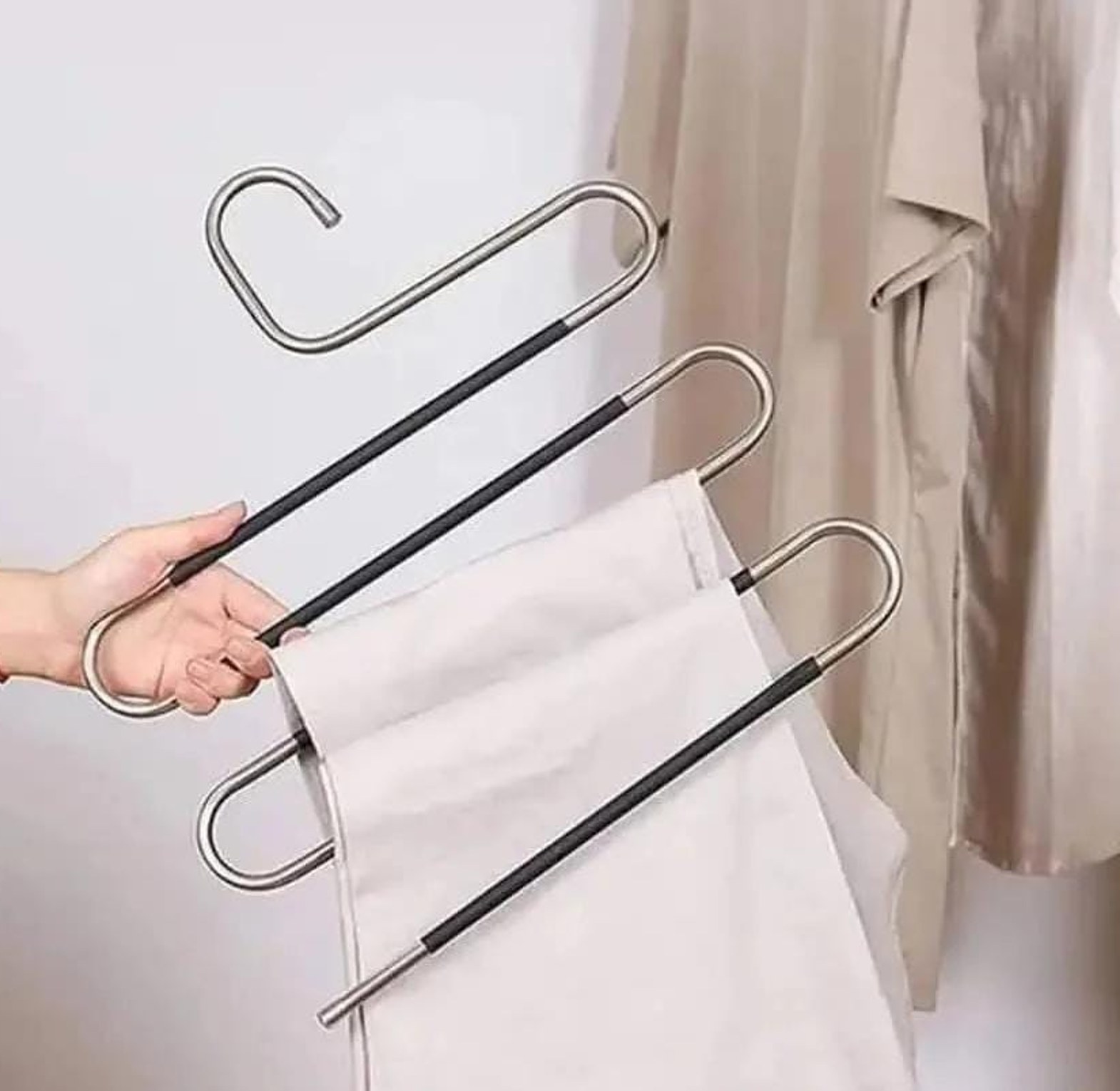 S-Shaped hangers with antislip coating  image