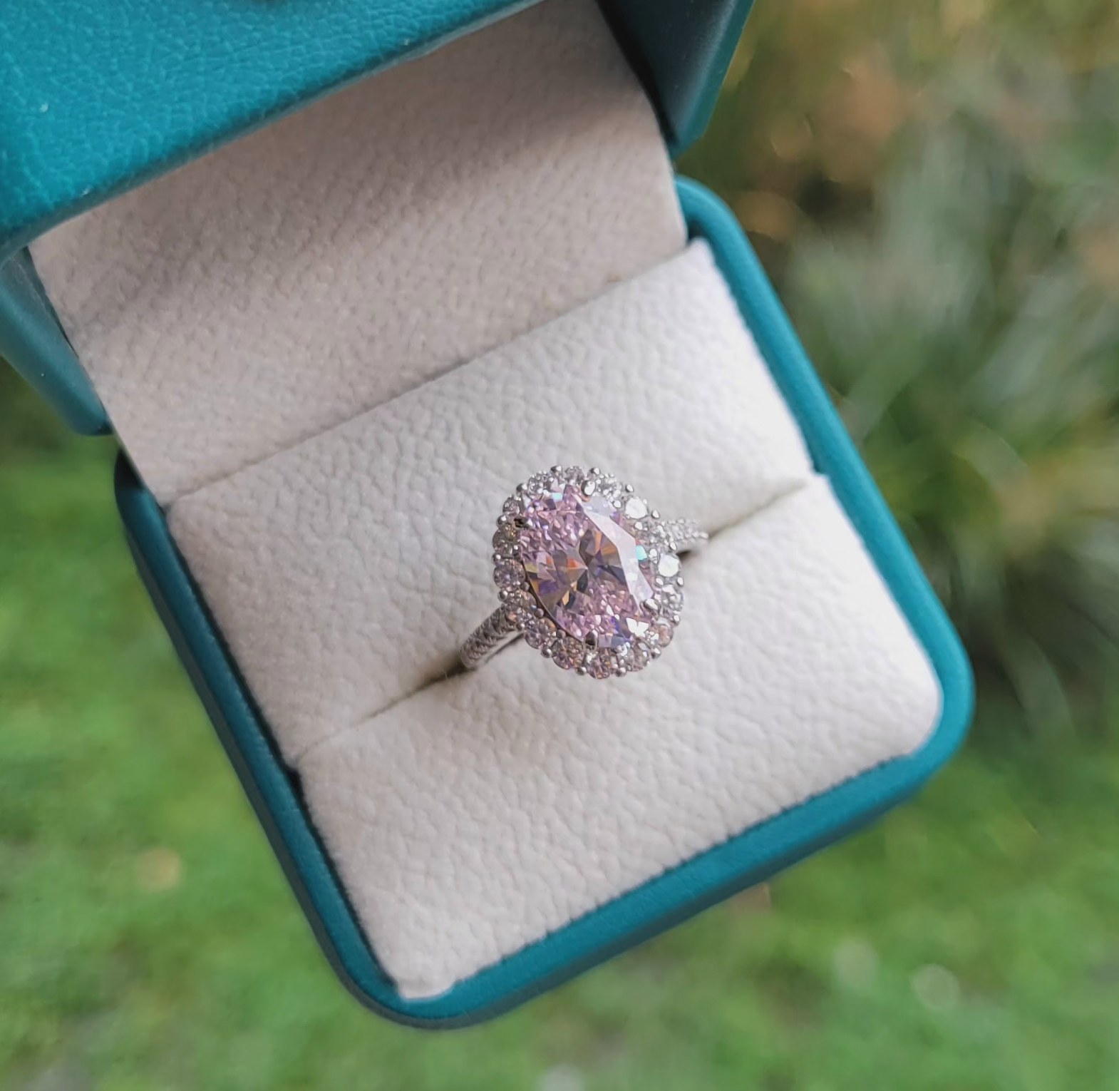 Oval diamond ring  image