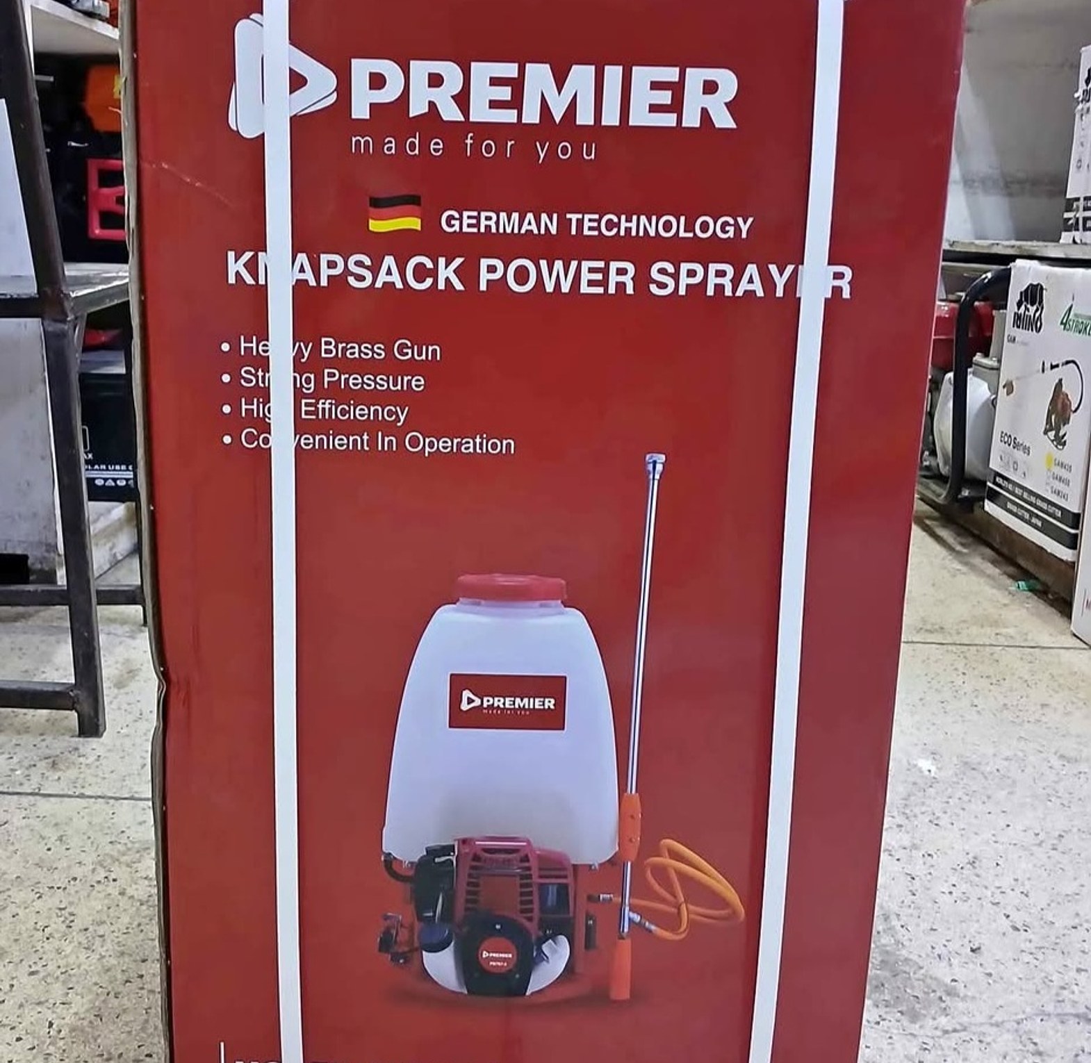 Petrol powered knapsack 4 stroke image