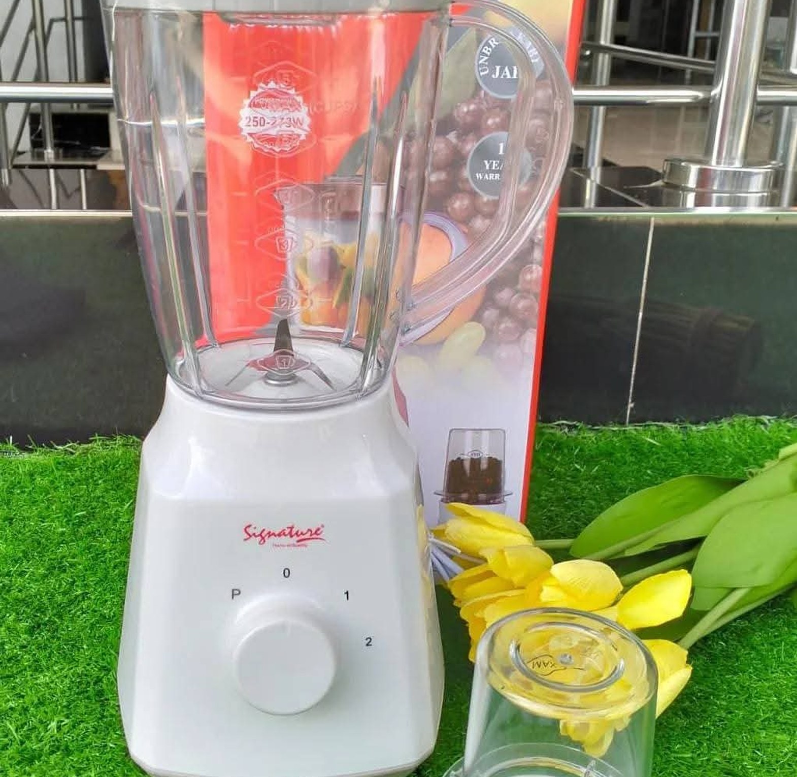 Blender. Signature Multifunction Commercial Countertop Grade 2 In 1 Blender & Grinder Jar image