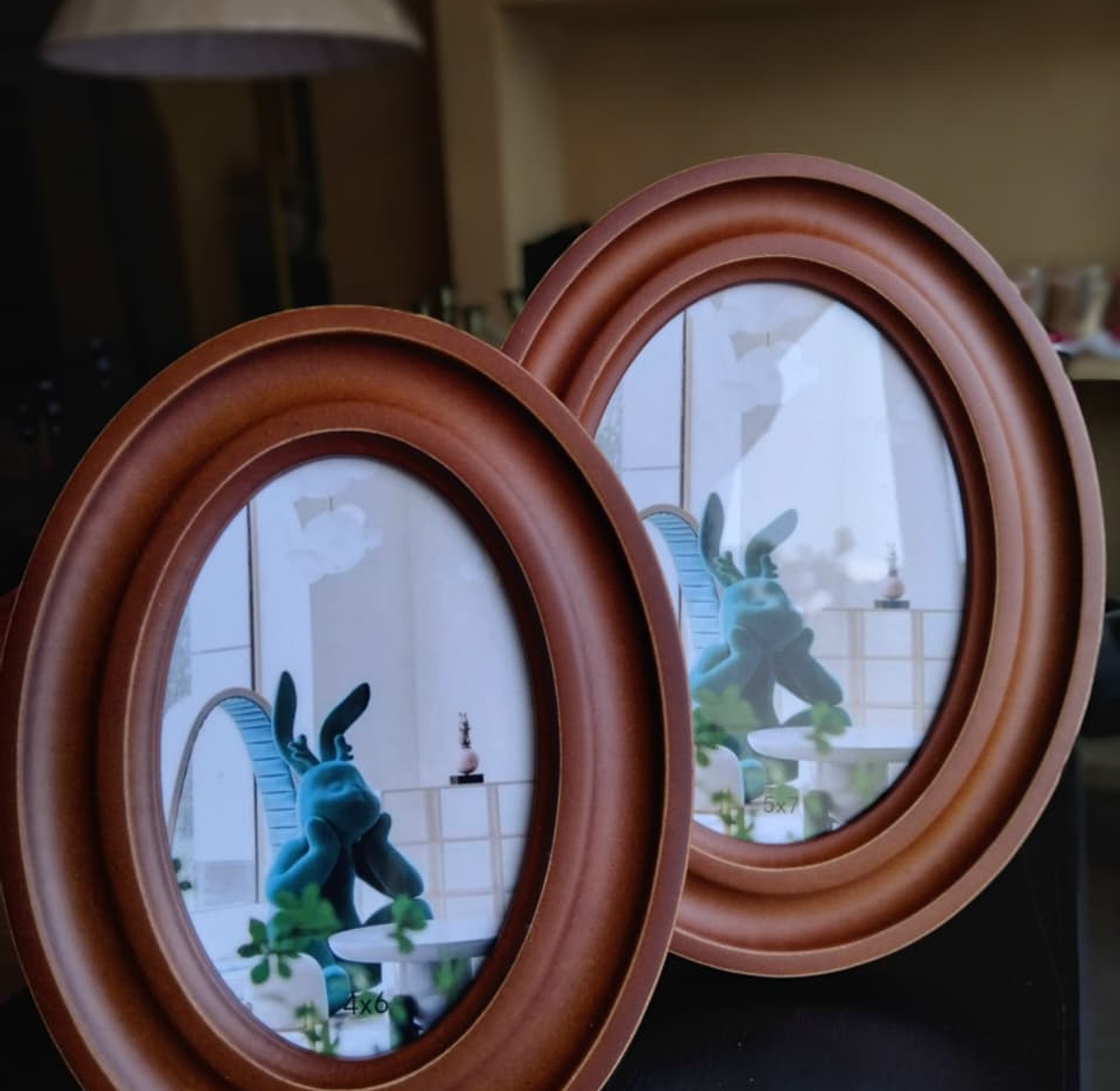 Oval wooden photo frame image