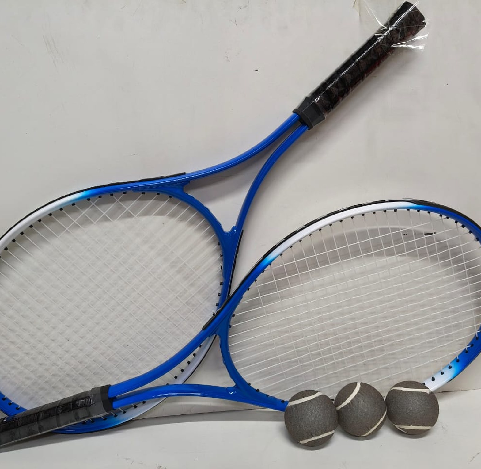 PROFESSIONAL LAWN TENNIS SET , 2 RACKETS  3 BALLS  CARRIER BAG image