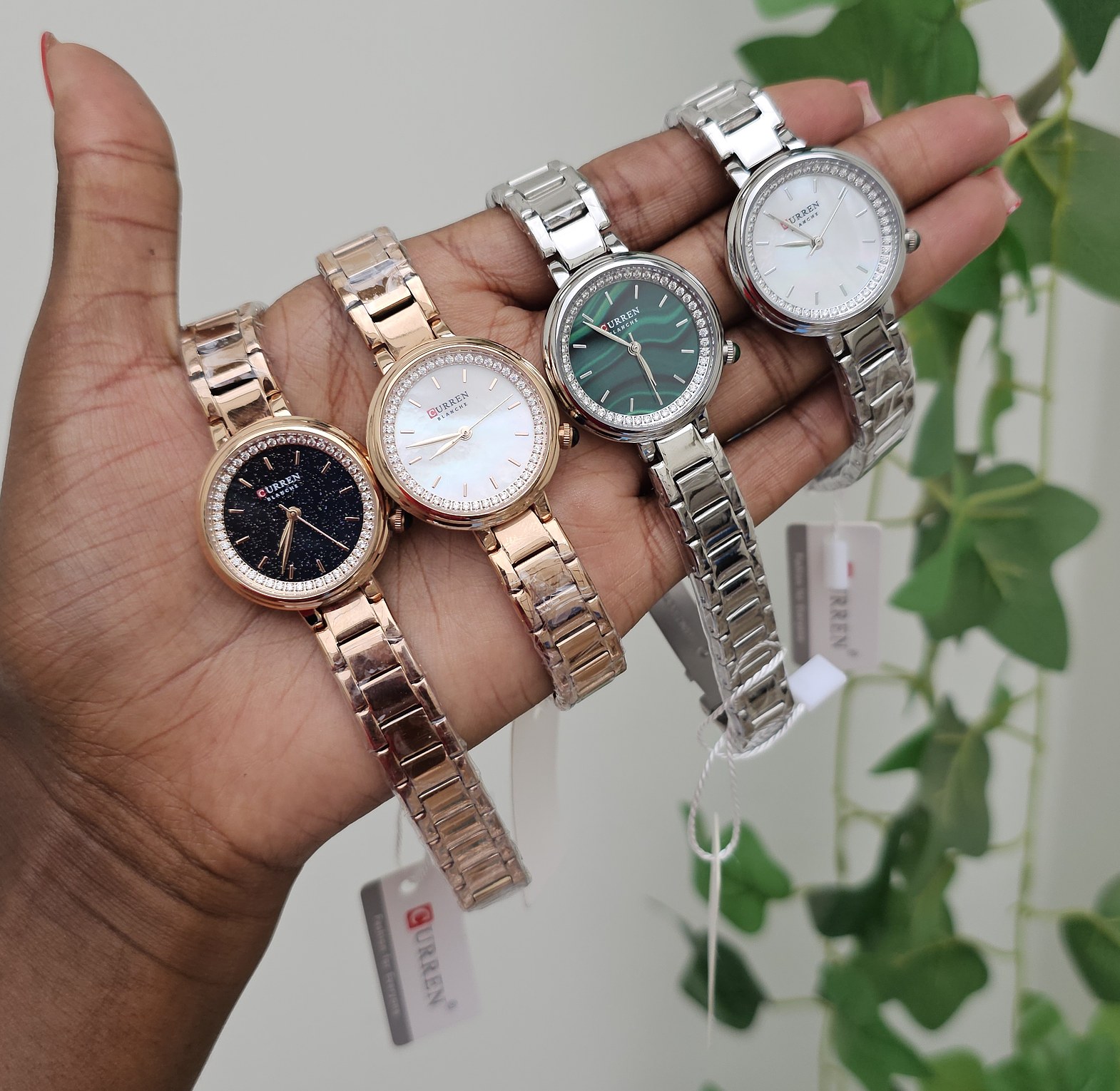 Round curren classic small face watch image