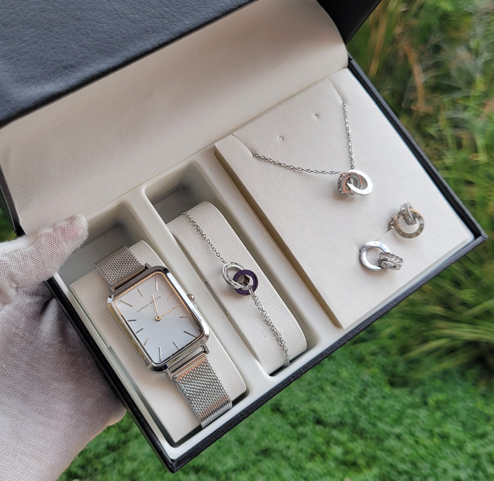 Silver watch set image