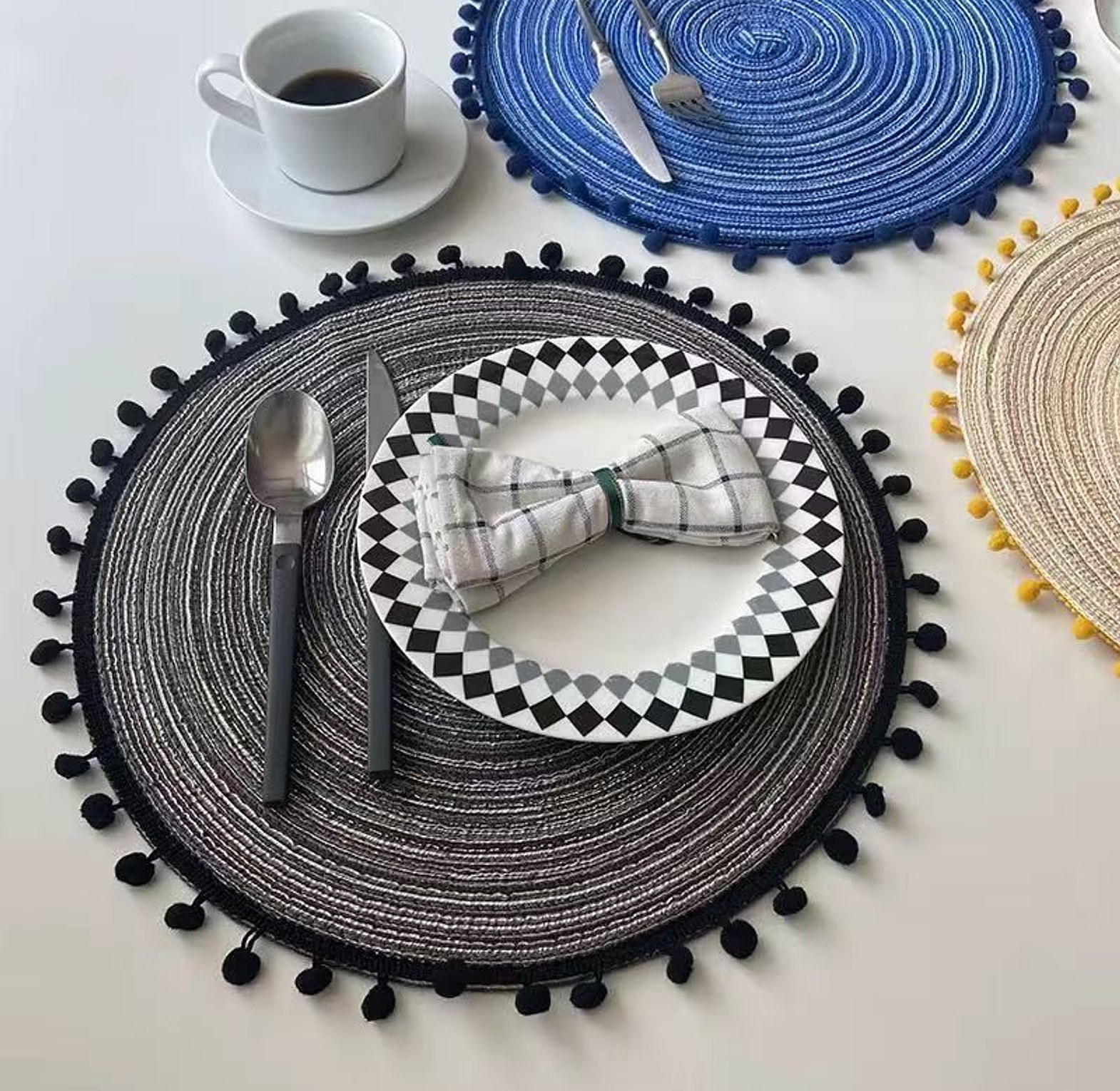 6-Piece Round Leaf Pattern Placemats image