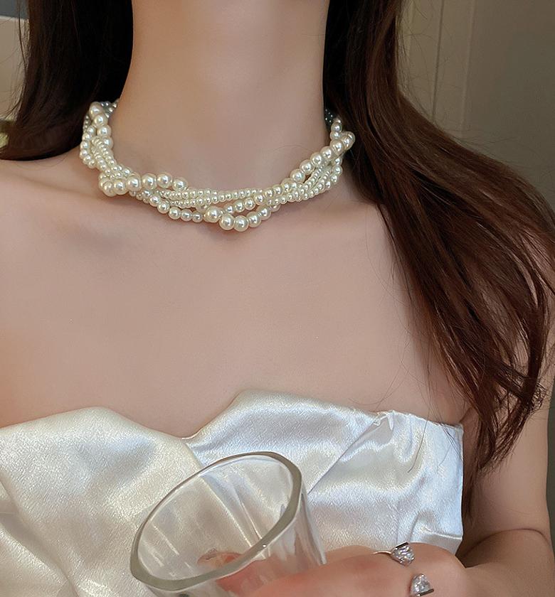 Twisted pearl choker image