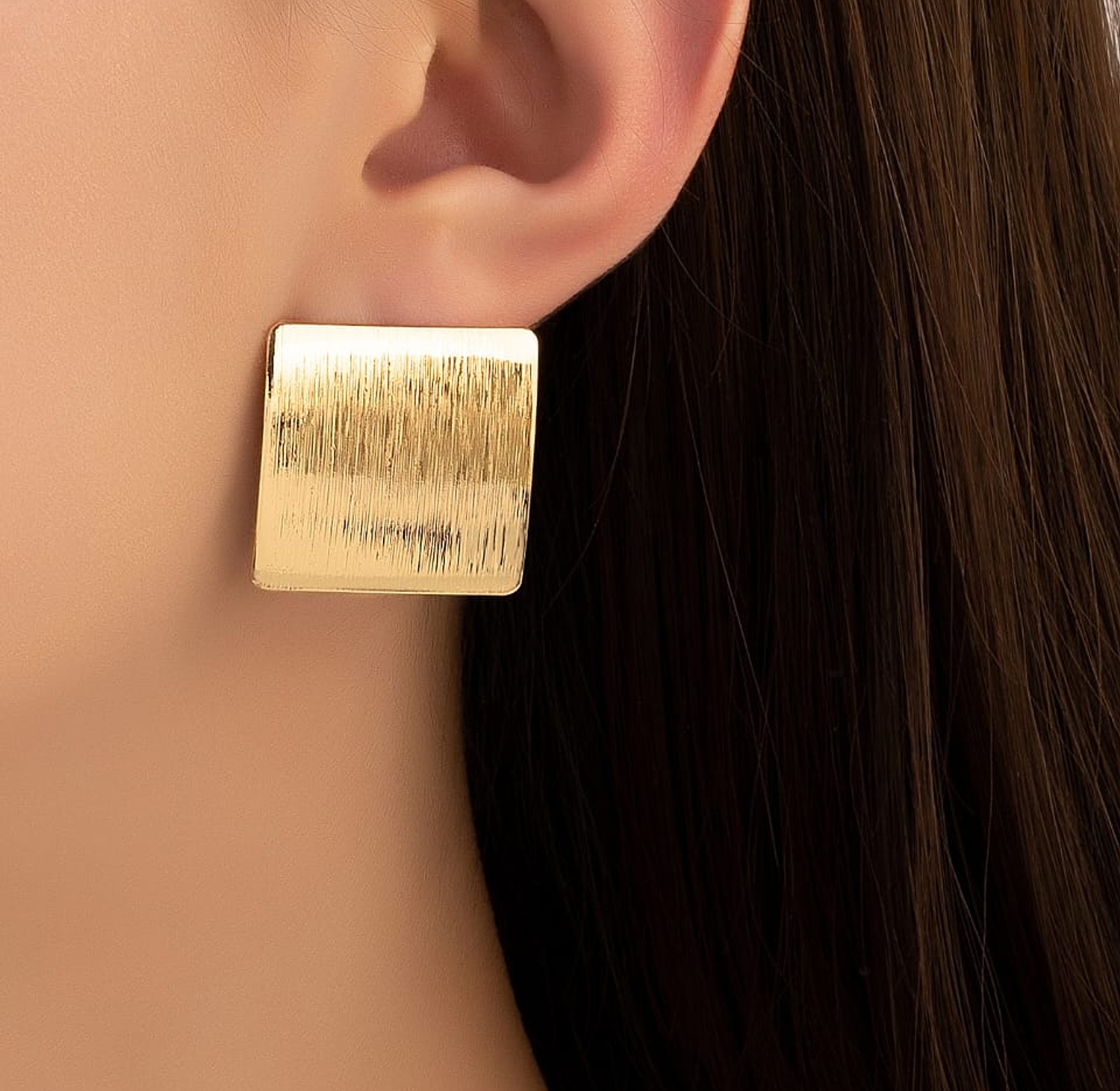 Square stud earrings image