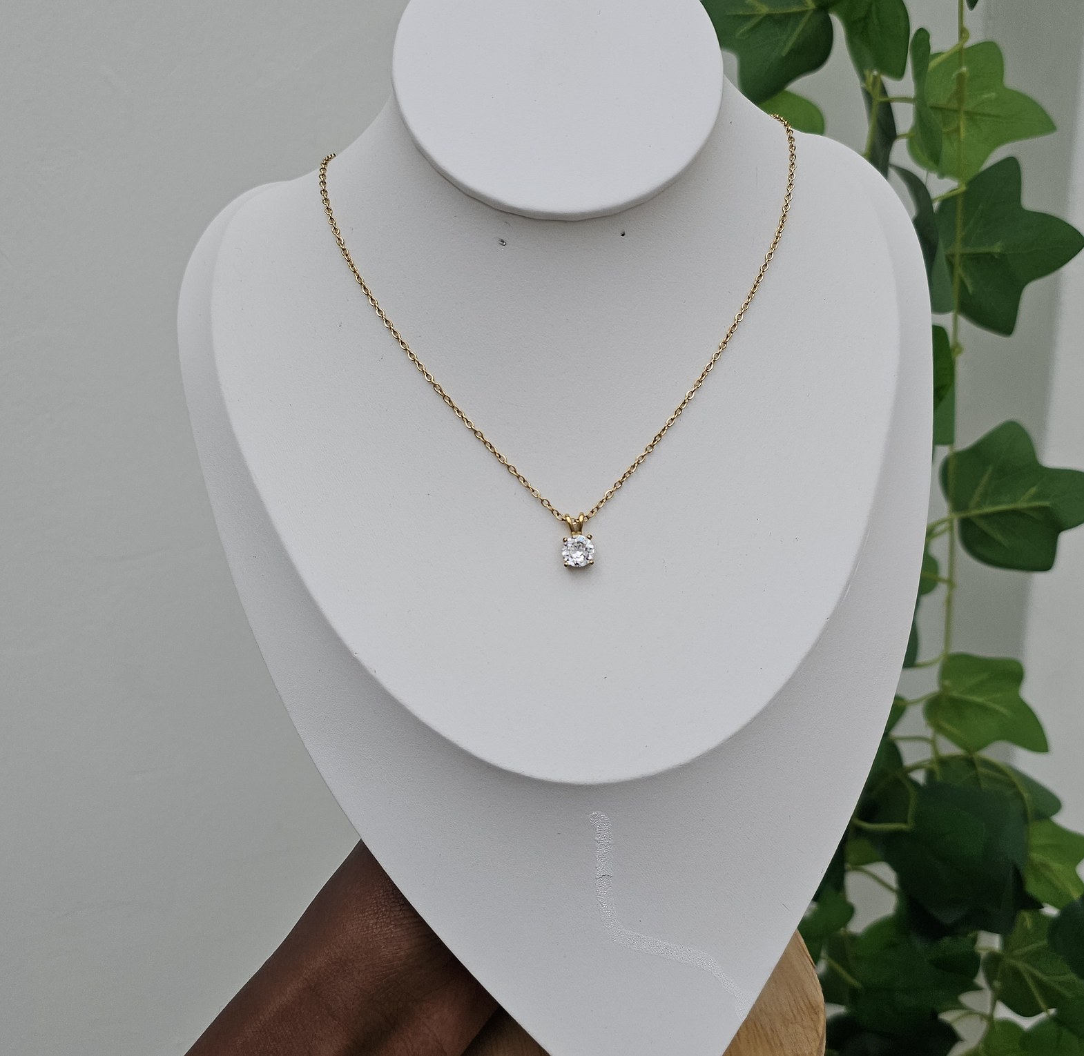 Round dainty necklace  image