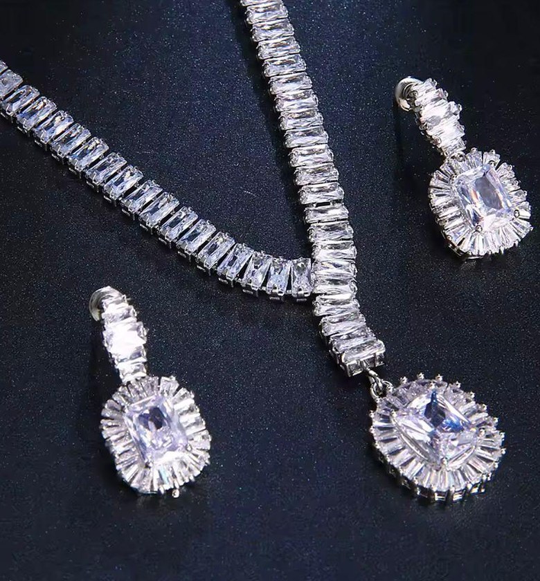 The Duchess Emerald-Cut Halo Jewelry Set image